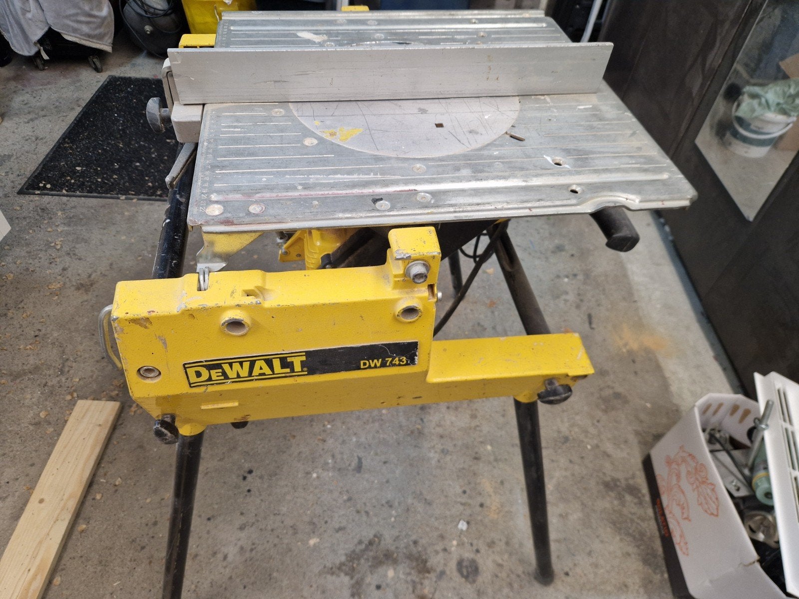 DeWalt flip over zaagtafel dw 743, Ophalen of Verzenden, 1200 watt of meer, Afkortzaag, 70 mm of meer
