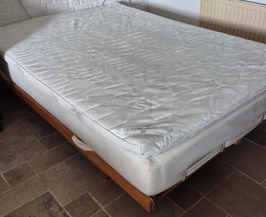 Gratis 2x lattenbodems 70x200 cm met ikea matras 140x200 cm, Huis en Inrichting, Ophalen, Gebruikt, Wit, Tweepersoons