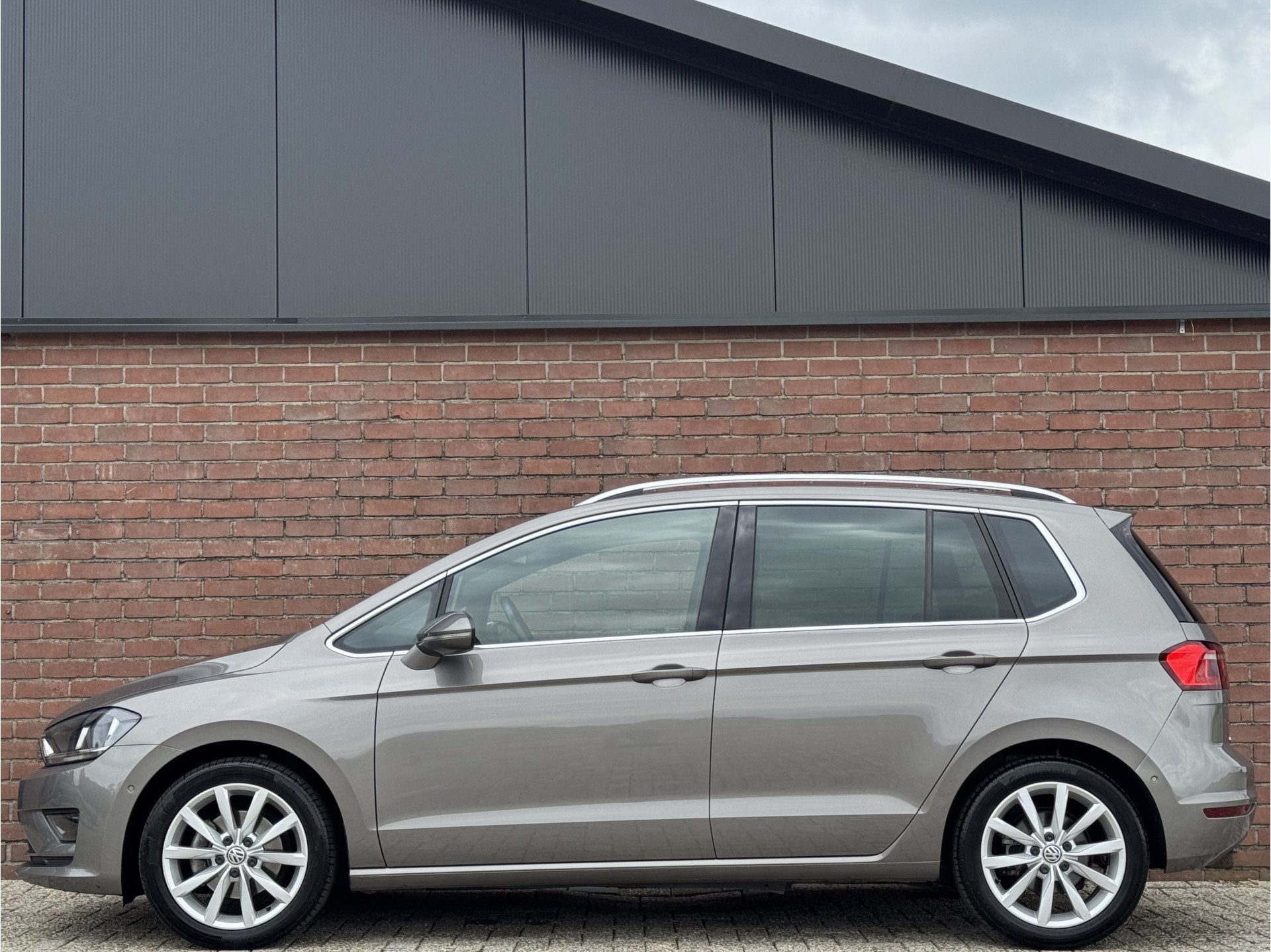 Volkswagen Golf SportsVan