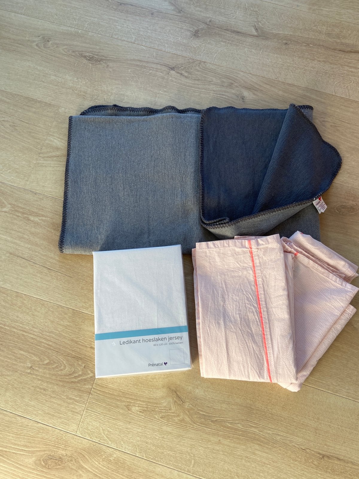 Baby ledikant uitzet: ledikant deken, lakens & hoeslaken, Kinderen en Baby's, Ophalen of Verzenden, Zo goed als nieuw, 100 cm of meer
