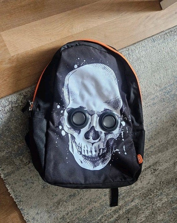 Stoere rugtas met doodshoofd en ingebouwde speakers, Sieraden, Tassen en Uiterlijk, Tassen | Rugtassen, Gebruikt, Overige merken