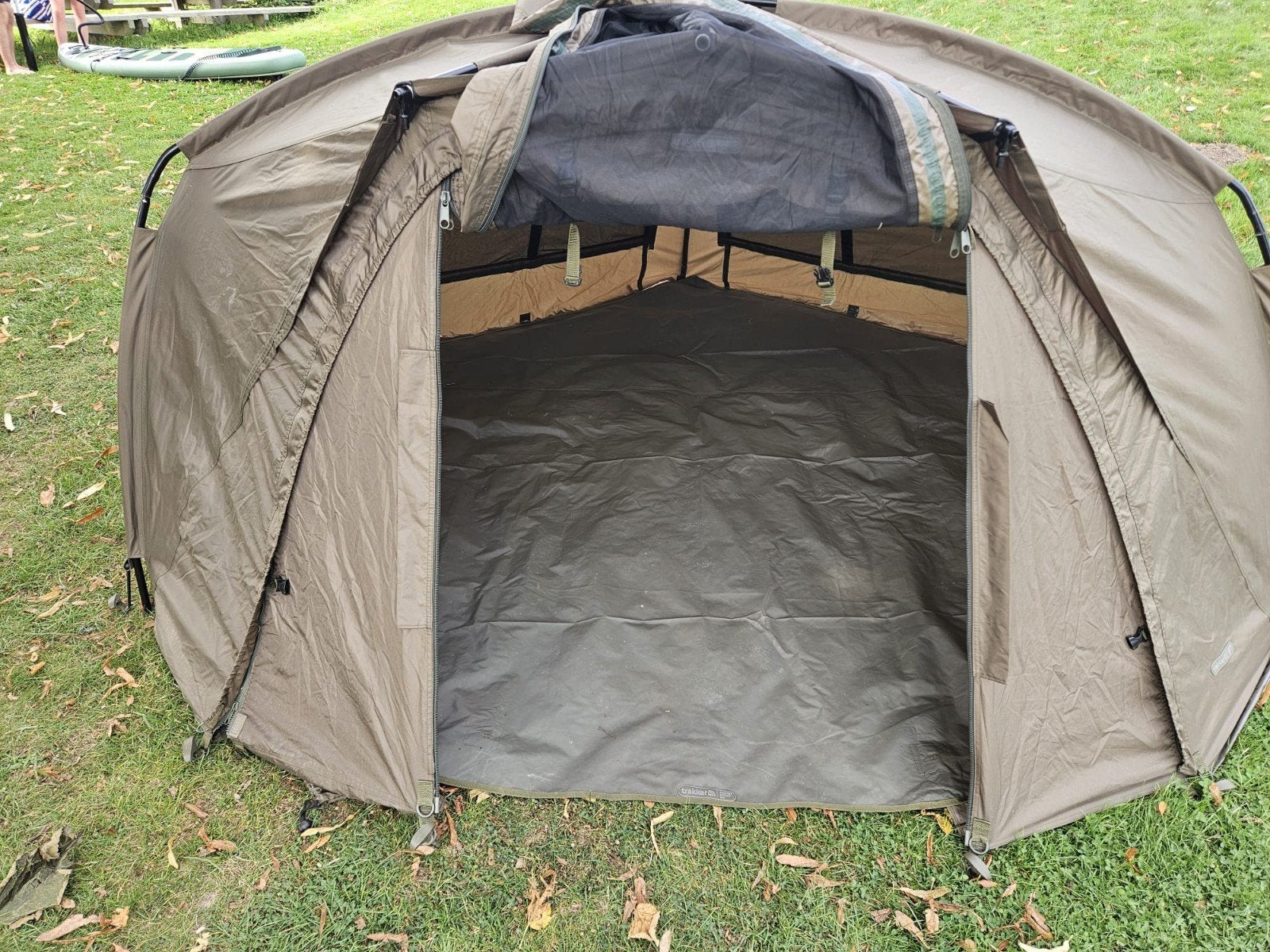 Trakker 100 brolly in perfecte staat, Watersport en Boten, Hengelsport | Karpervissen, Ophalen of Verzenden, Zo goed als nieuw
