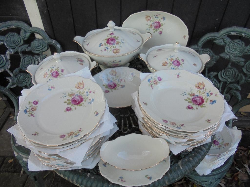 Compleet servies Bareuther Bavaria Romano bloemboeket - roos, Antiek en Kunst, Antiek | Servies compleet, Ophalen of Verzenden