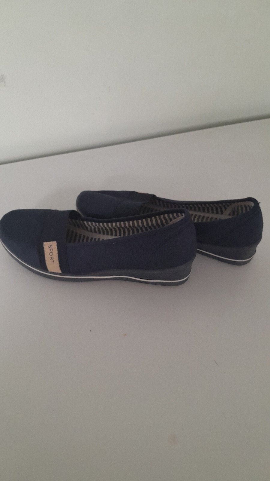 Donkerblauwe schoenen met sleehak - Maat 37, Kleding | Dames, Schoenen, Blauw, Ophalen of Verzenden, Zo goed als nieuw, Schoenen met hoge hakken
