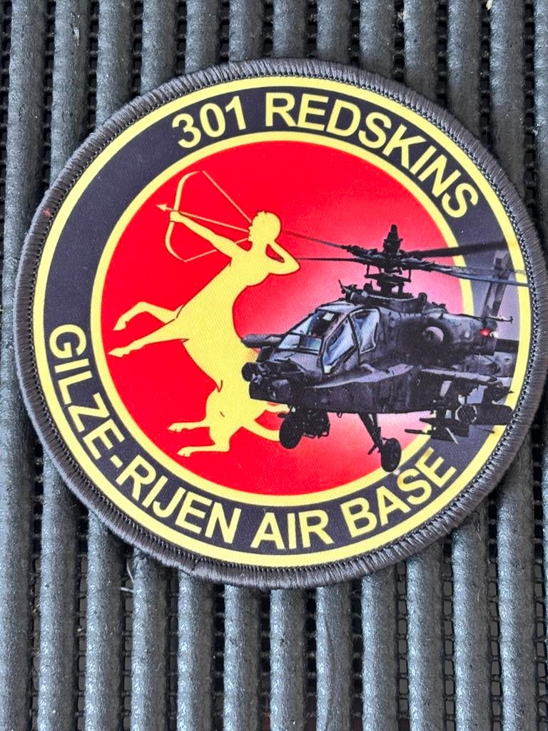Embleem 301 SQN redskins gilze-Rijen Air Base, Verzamelen, Verzenden, Luchtmacht, Nederland, Embleem of Badge