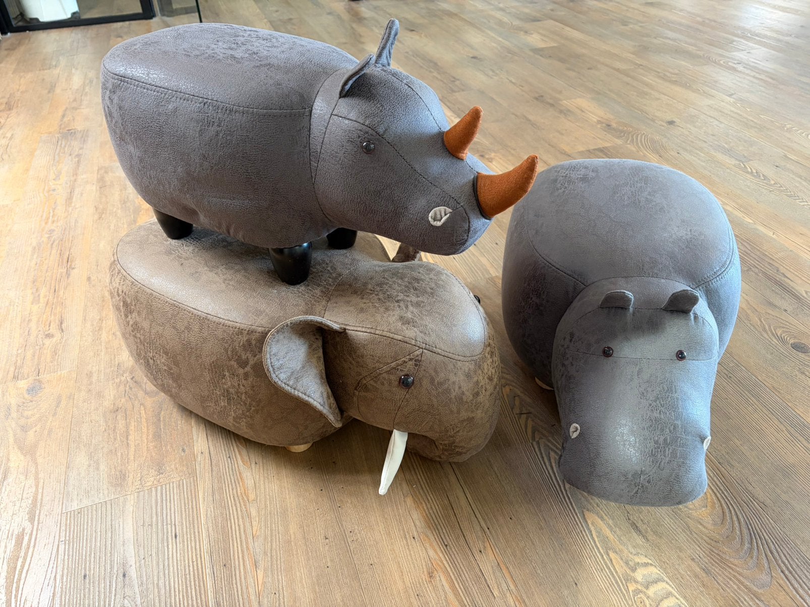 Leuke dieren poefjes: neushoorn, olifant, nijlpaard, Ophalen, Minder dan 50 cm, Zo goed als nieuw, Stof