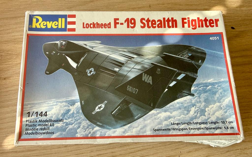 Revell F-19 Stealth Fighter, Ophalen of Verzenden, Zo goed als nieuw