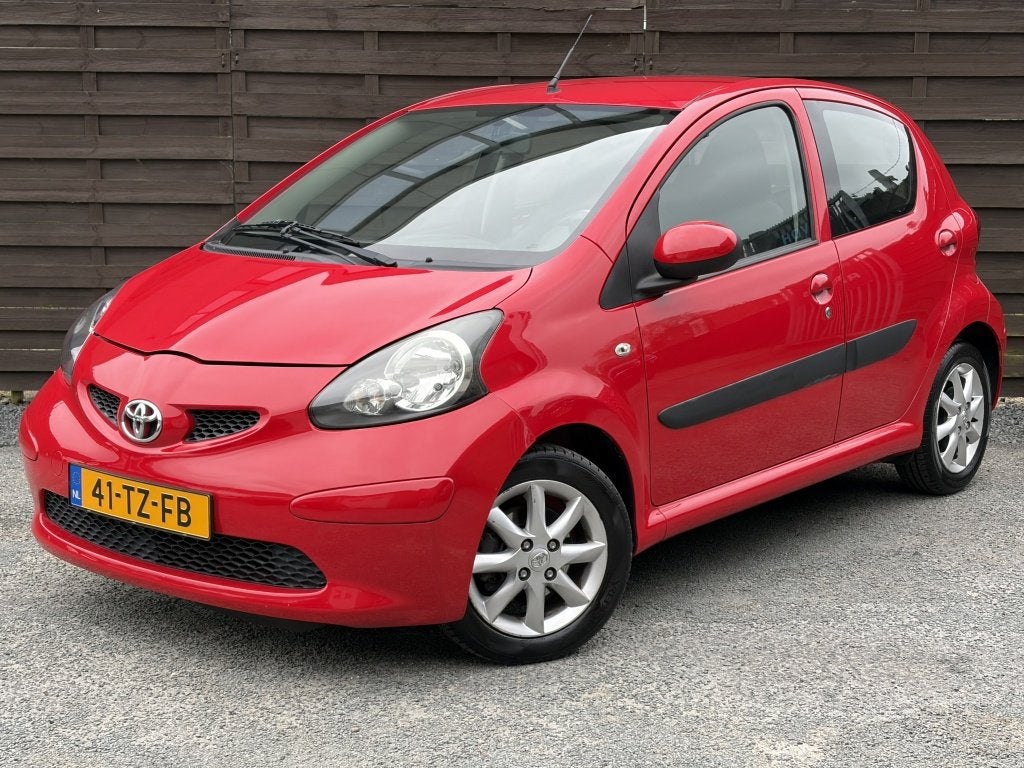 Toyota Aygo 1.0-12V + / Automaat / AC / EL / NAP (bj 2007), Auto's, Gebruikt, 4 stoelen, 68 pk, Origineel Nederlands
