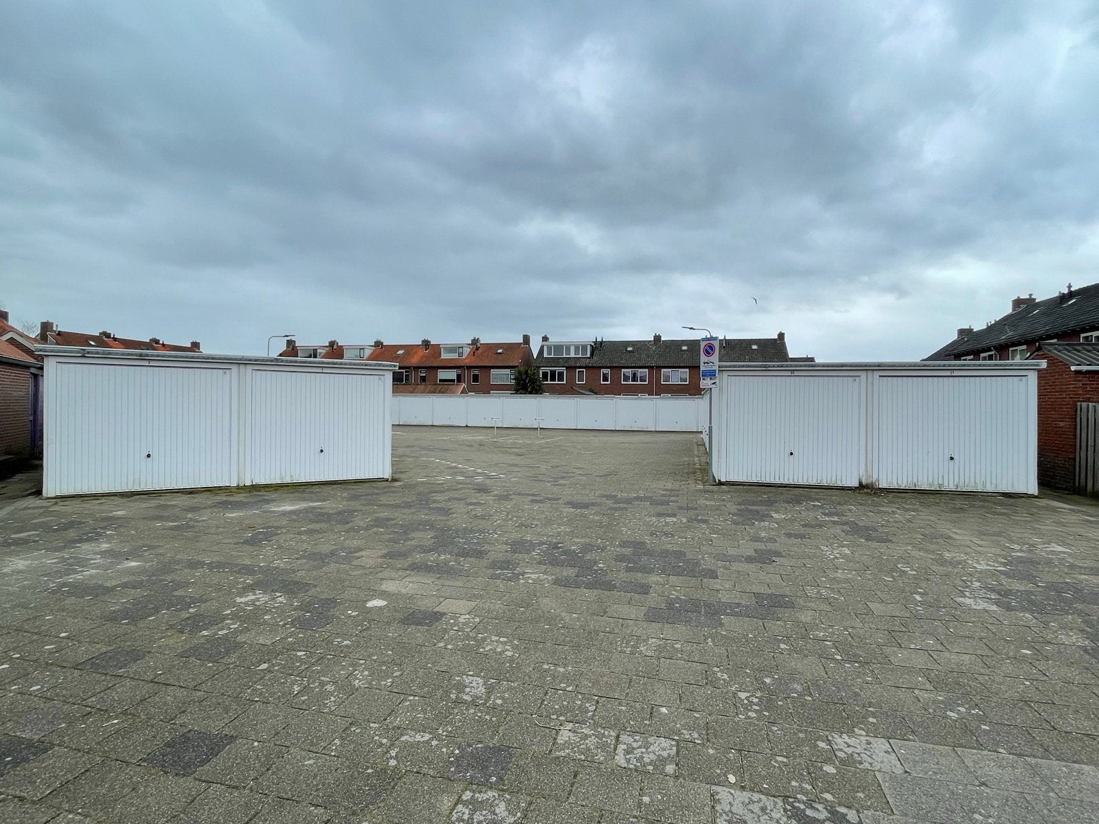TE HUUR Opslagboxen in Lisse