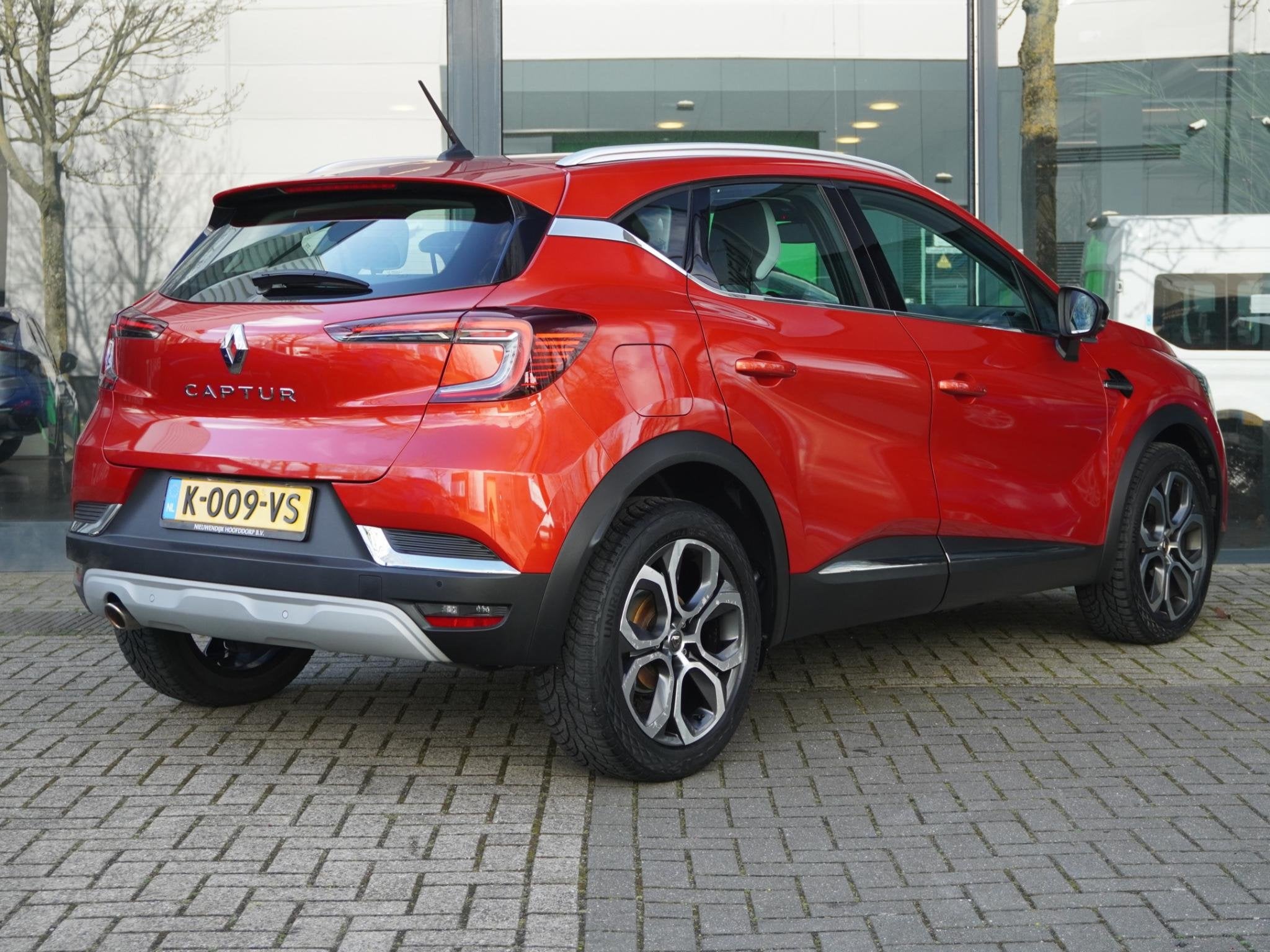 Renault Captur 1.3 TCe 130 Intens AUTOMAAT / DEALER OND / NA, Dealer onderhouden, Gebruikt, Euro 6, Leder en Stof