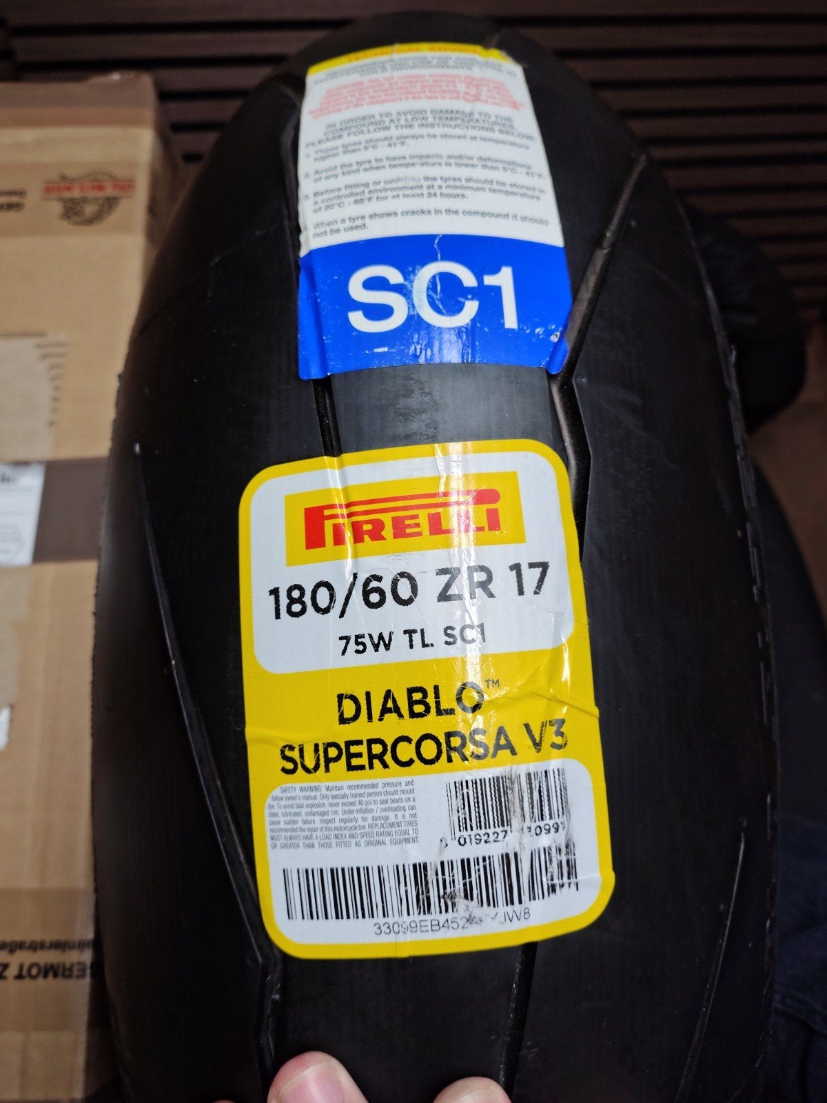 Diverse racebanden: Nieuw en gebruikt (Pirelli, Bridgestone), Ophalen