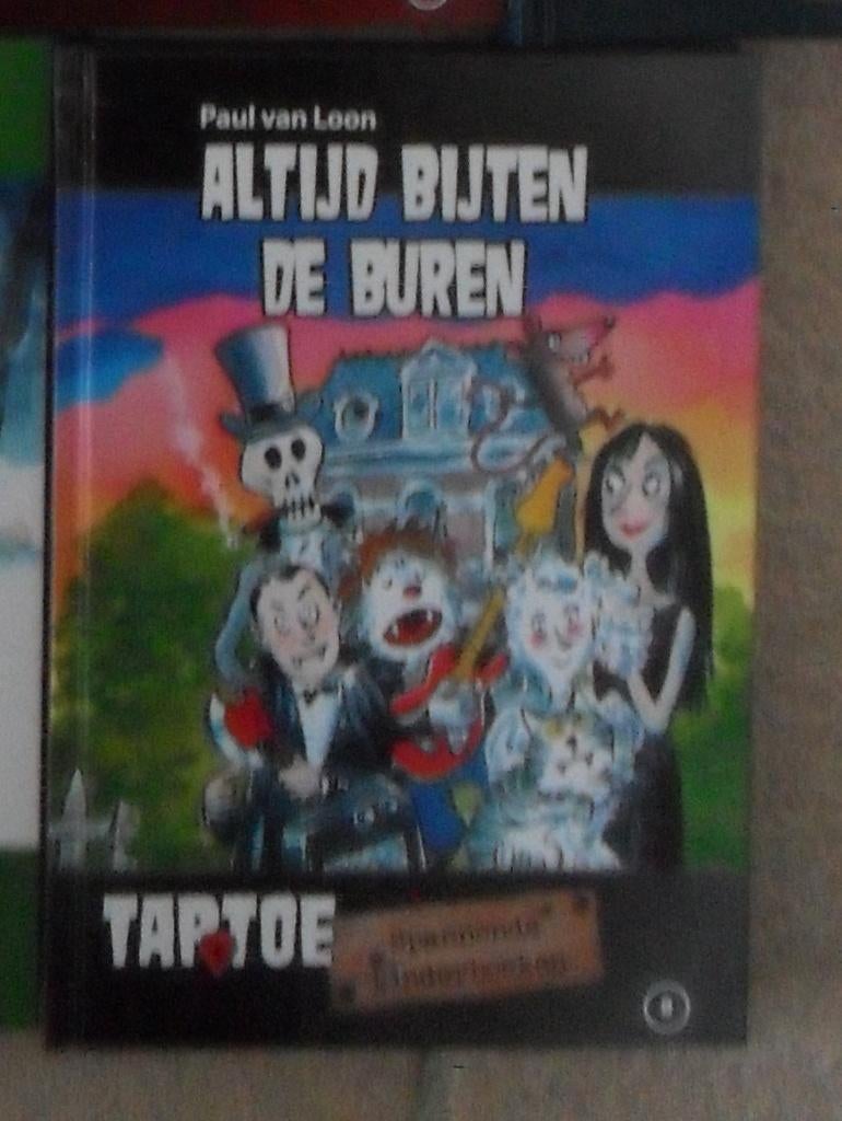 * Paul van loon - altijd bijten de buren * Vampieren, Boeken, Kinderboeken | Jeugd | onder 10 jaar, Gelezen, Fictie algemeen, Ophalen of Verzenden
