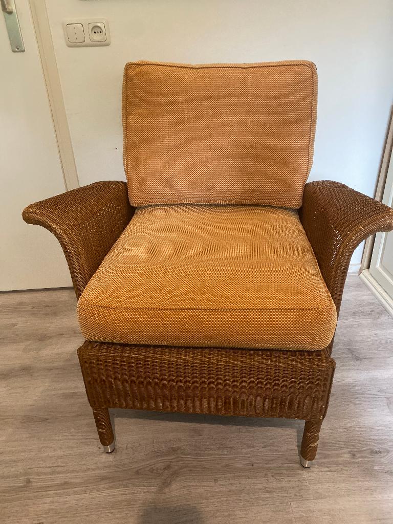 Rieten fauteuil met hocker en kussens, Huis en Inrichting, Fauteuils, Ophalen, Zo goed als nieuw, 50 tot 75 cm, Riet of Rotan