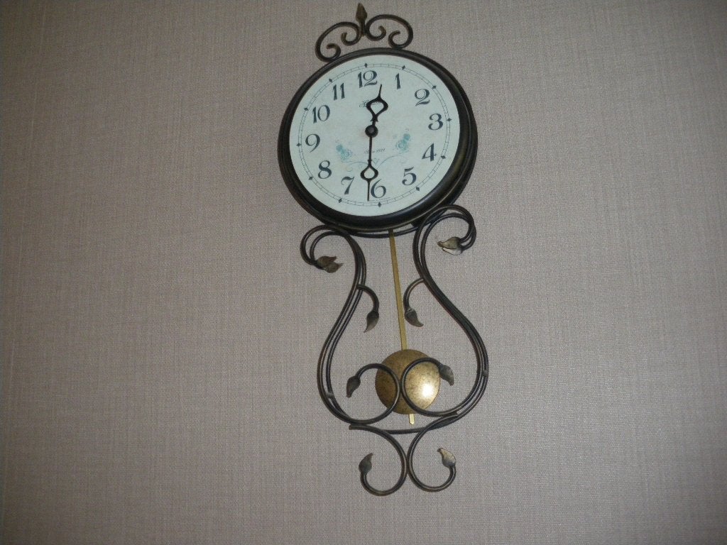 merk hermle hele leuke sierlijke metalen wand klok analoog, Ophalen of Verzenden, Zo goed als nieuw