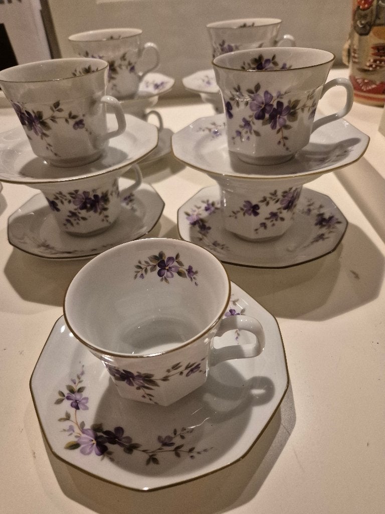 Porseleine kopjes winterling, Verzamelen, Ophalen of Verzenden, Zo goed als nieuw, Porselein, Kop en/of schotel