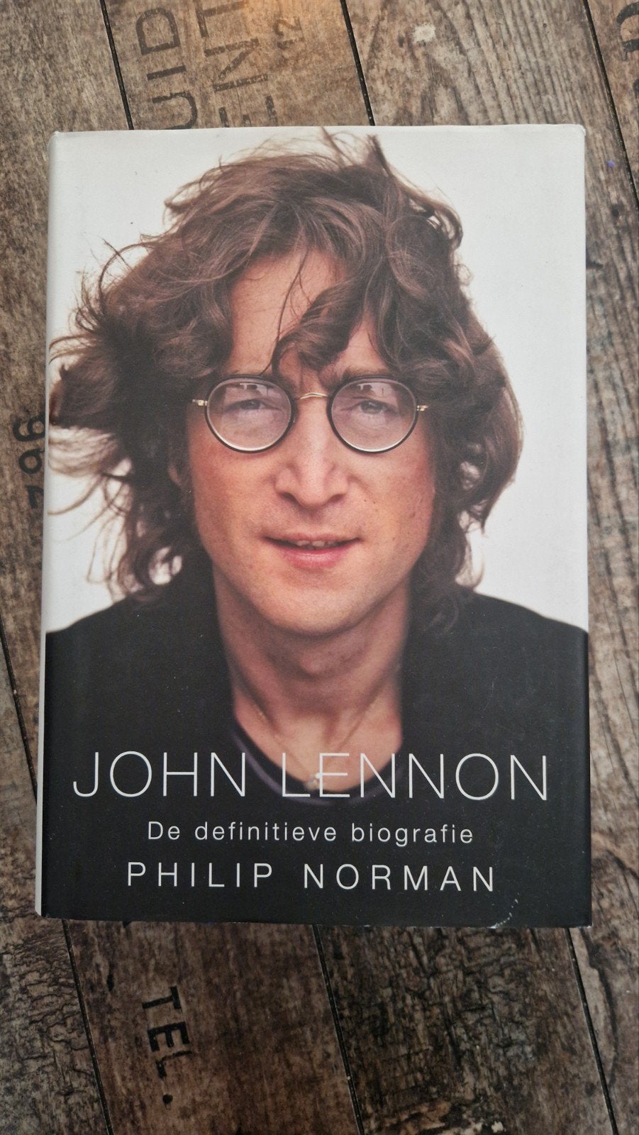 John Lennon: De definitieve biografie - Philip Norman, Boeken, Ophalen of Verzenden, Zo goed als nieuw, Philip Norman, Film, Tv en Media