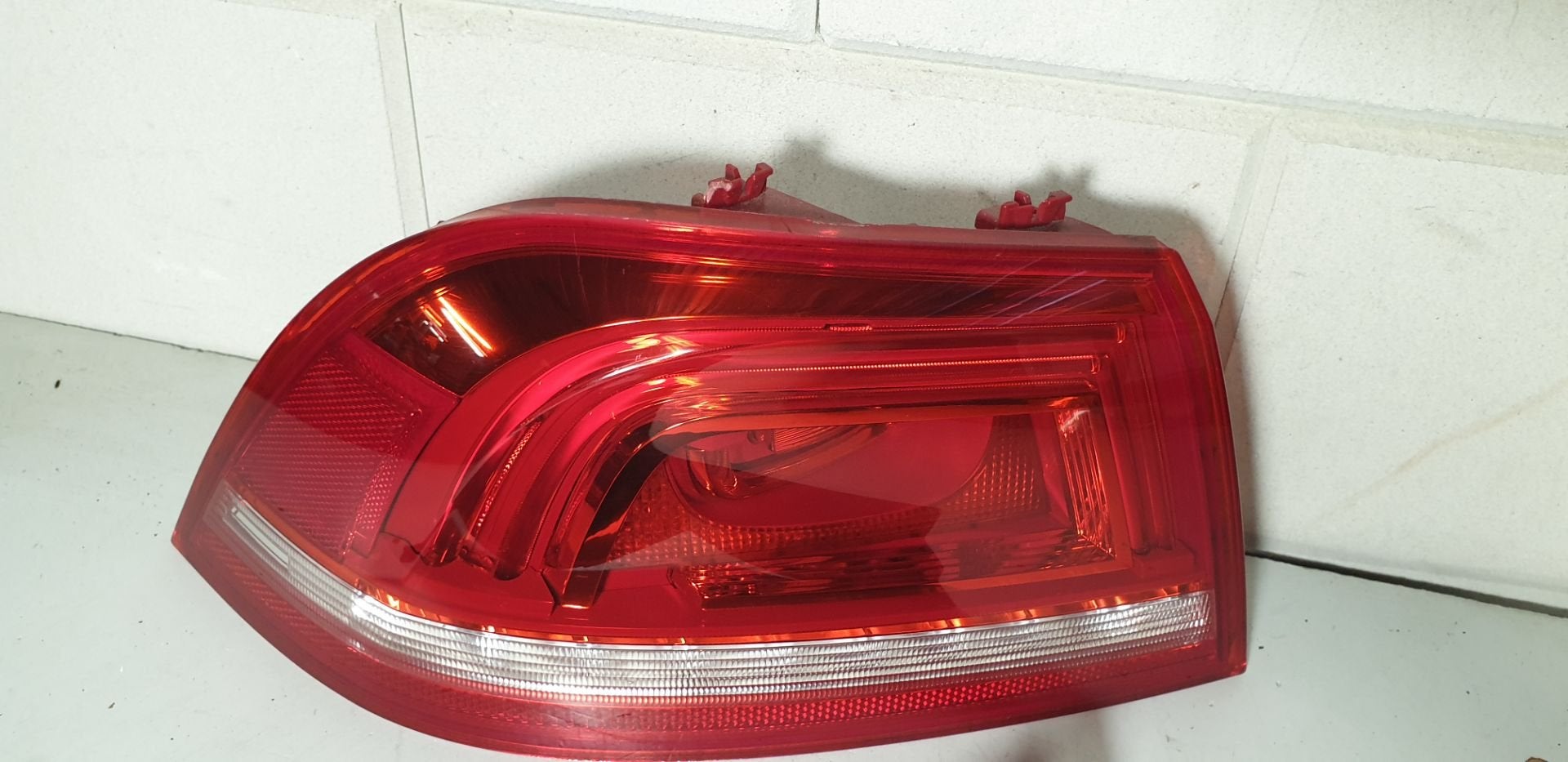 Achterlicht VW Eos facelift 1q0945095 links buiten bestuurde, Gebruikt, Volkswagen, Volkswagen AG, Berliner Ring 2
38440  Wolfsburg, DE