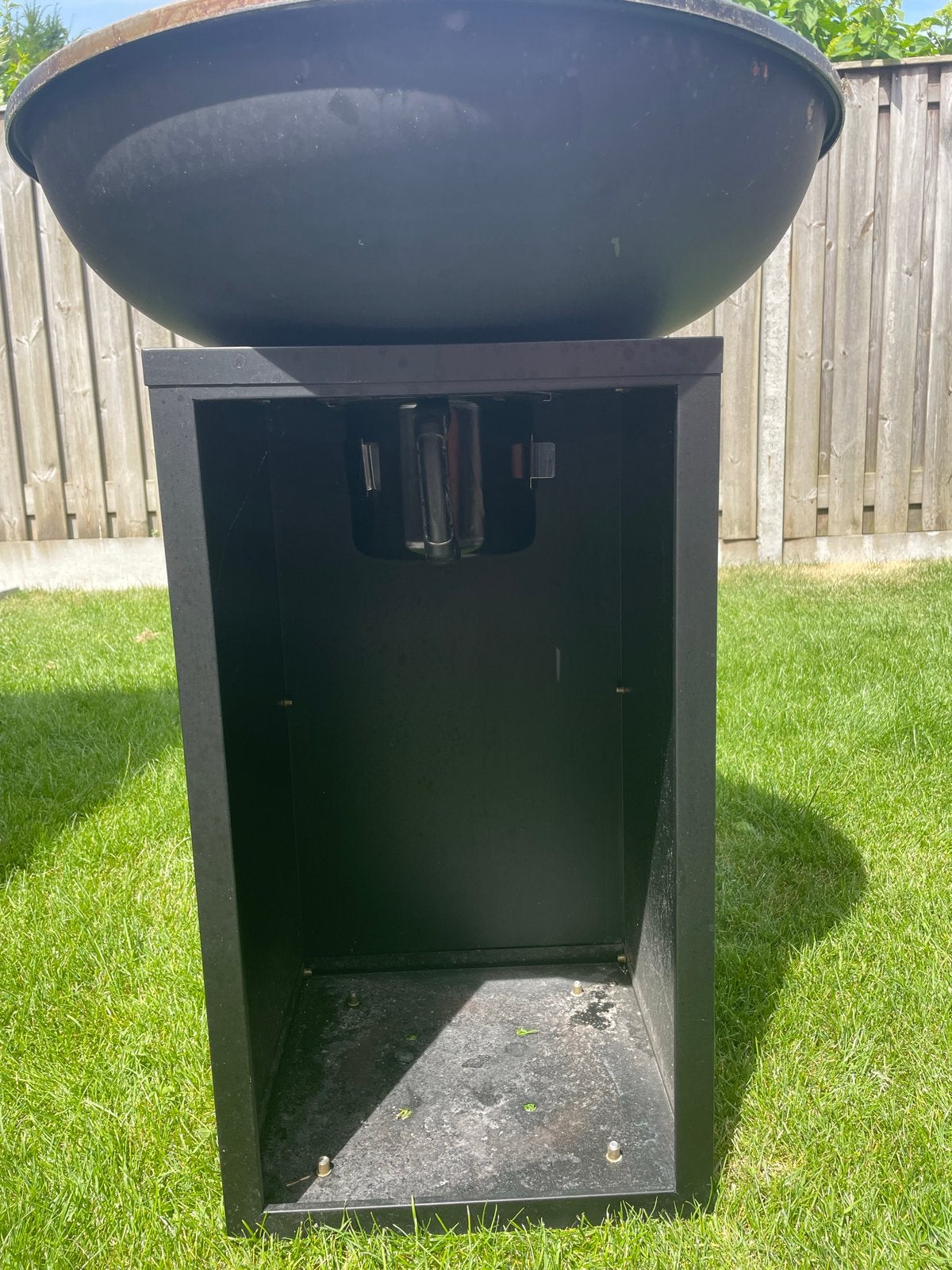 RJRoyal Living BBQ Plancha Grill Amigo.Met hoes & houtopslag, Tuin en Terras, Houtskoolbarbecues, Ophalen, Gebruikt, Met accessoires