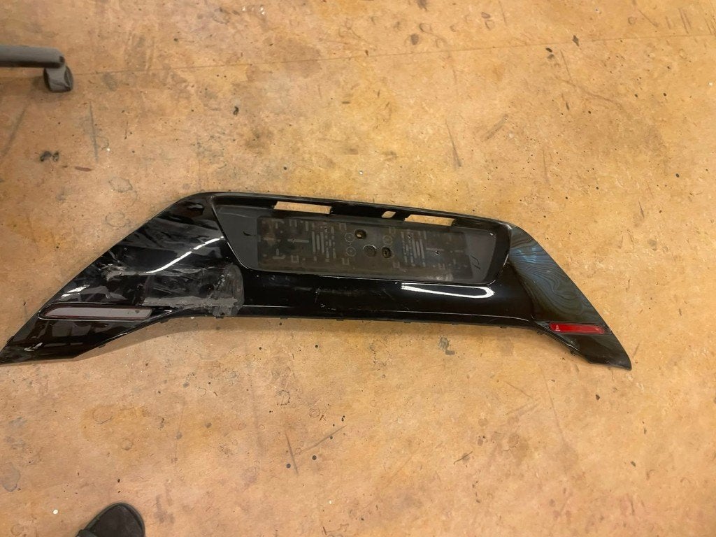 Aygo 2015+ achterbumper strip zwart kentekenplaathouder, Auto-onderdelen, Gebruikt, Ophalen of Verzenden, Toyota, Achter
