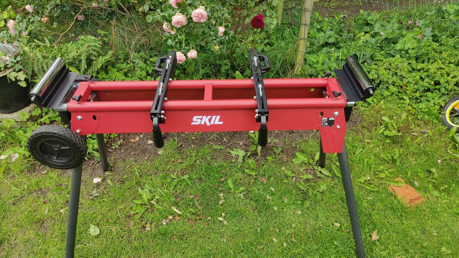 SKIL onderstel voor afkortzaag / werkbank 1300AA, Doe-het-zelf en Verbouw, Werkbanken, Ophalen, Zo goed als nieuw, 120 tot 170 cm
