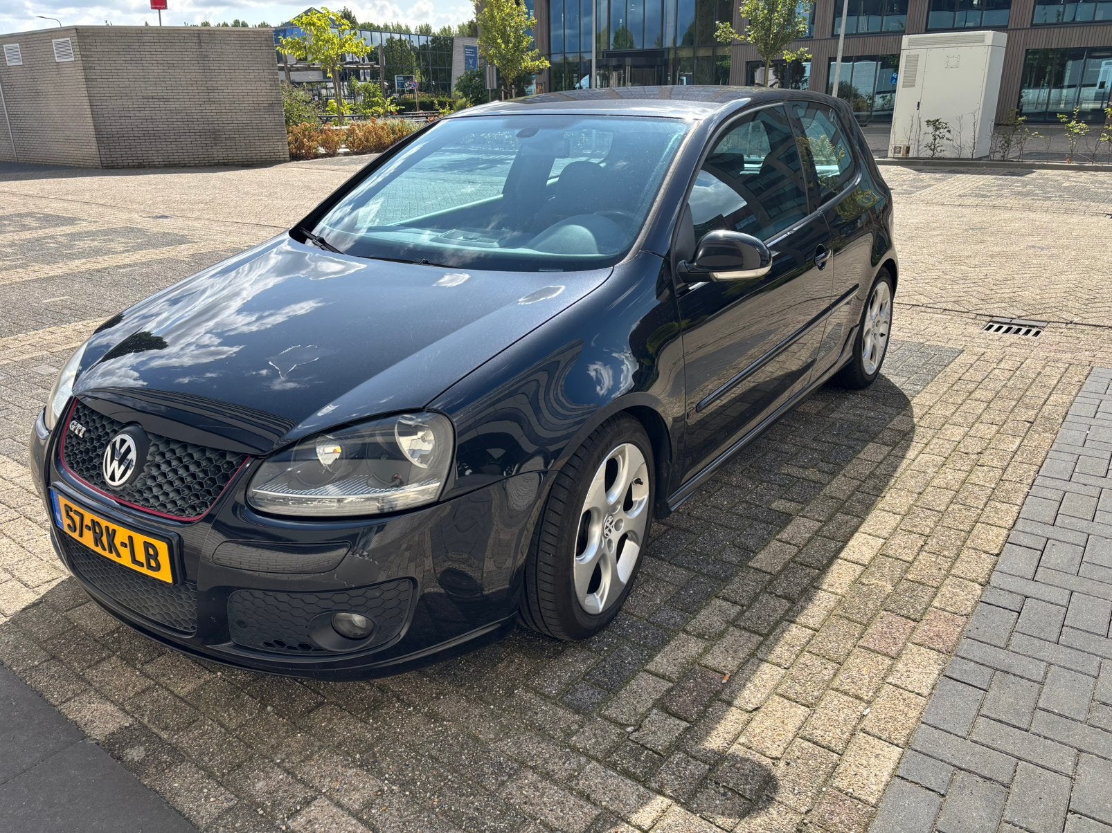 Volkswagen Golf 2.0 GTI 147KW 3D 2005 Zwart, Auto's, Volkswagen, Stof, Automatische klimaatregeling, 4 cilinders, 1984 cc