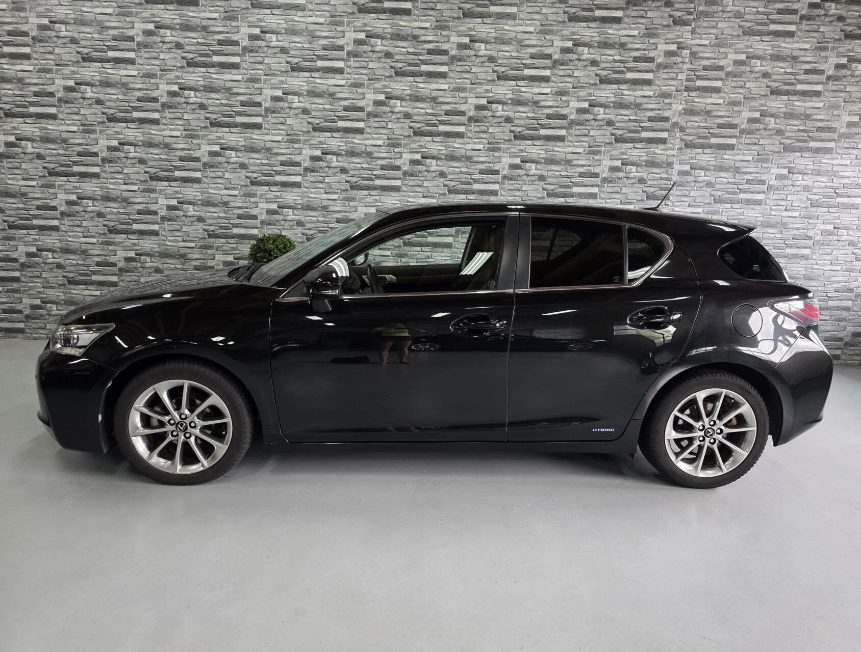 Lexus CT 200h Business Style *Leder*Xenon*PDC*NL AUTO*NAP!, Euro 5, Gebruikt, 4 cilinders, Zwart