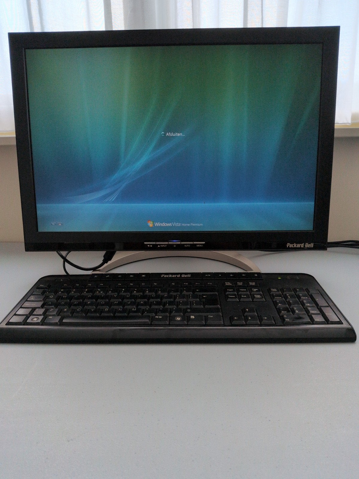 Packard Bell Monitor met Toetsenbord, Ophalen