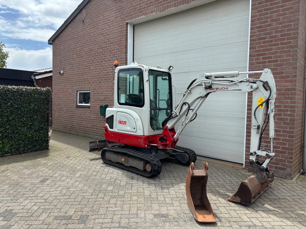 Takeuchi TB225 Minigraver graafmachine (bj 2018), Zakelijke goederen, Graafmachine