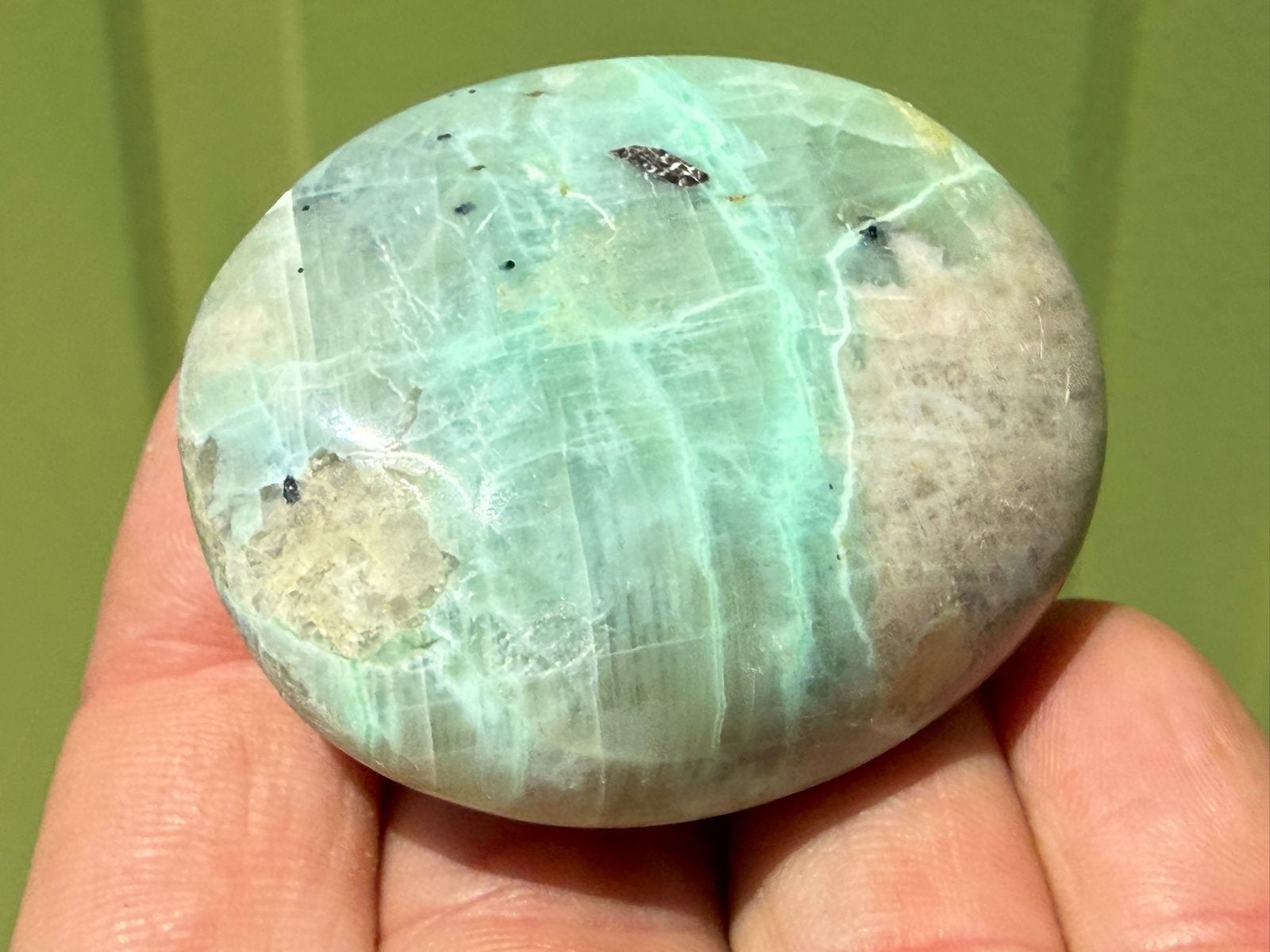 83 Garniriet met groene maansteen handsteen mineralen, Ophalen of Verzenden, Mineraal