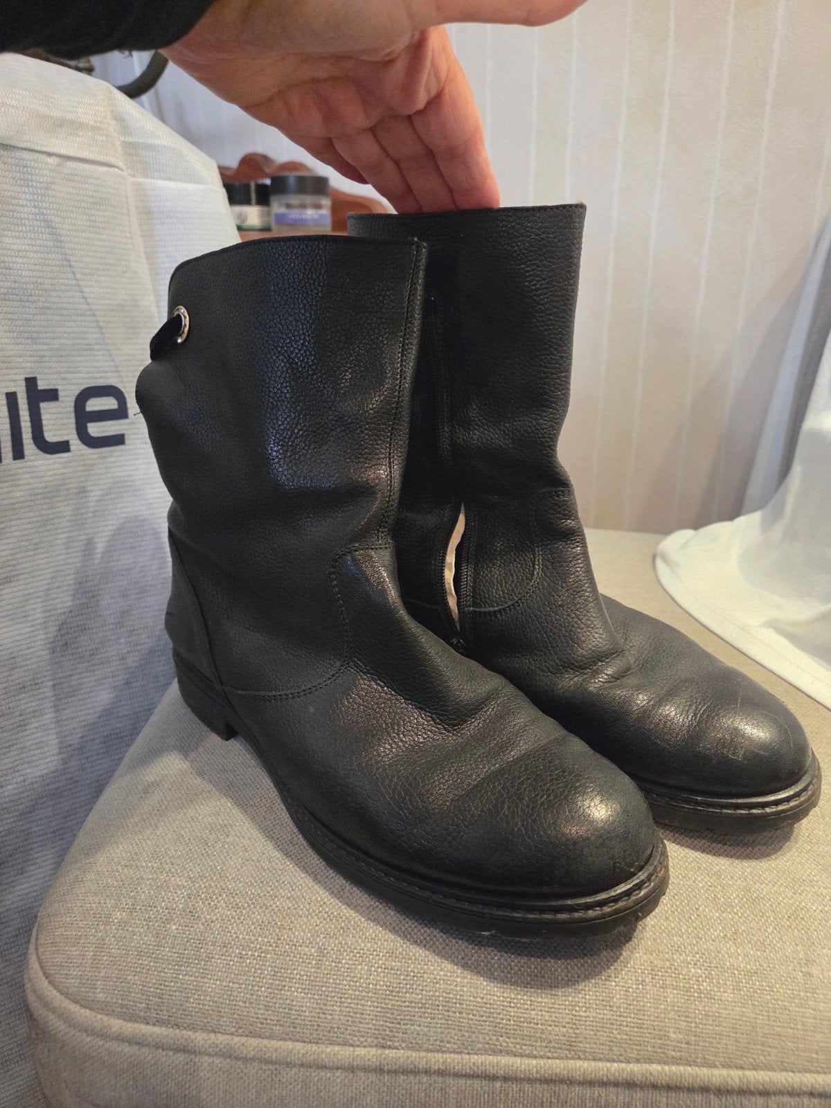Zwarte leren laarzen met gouden details, maat 39, Kleding | Dames, Schoenen, Zwart, Lage of Enkellaarzen, Ophalen of Verzenden