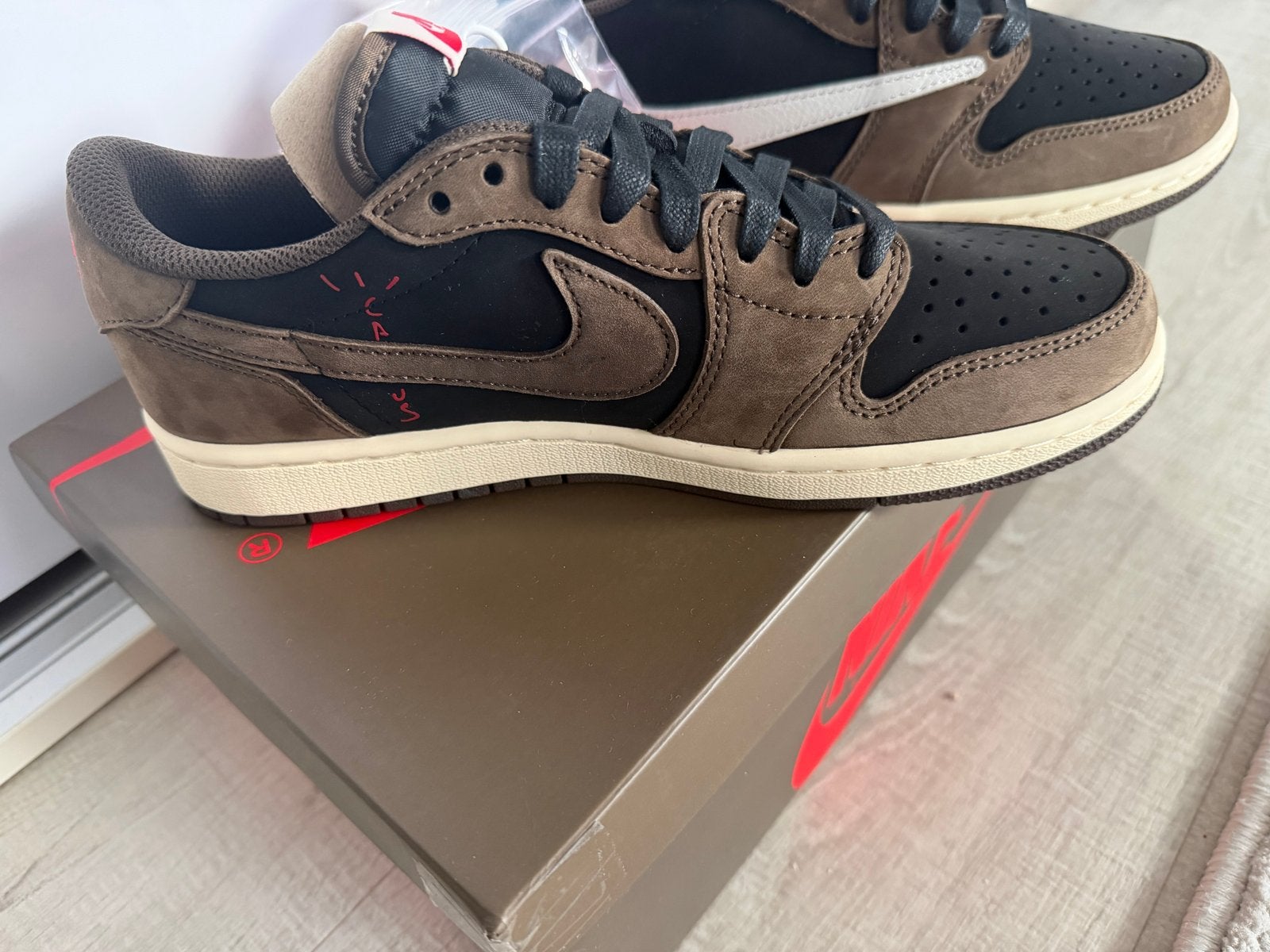 Maat 40 Nike Air Jordan 1 Low Travis Scott Reverse Mocha, Ophalen of Verzenden, Nieuw, Bruin, Sneakers of Gympen