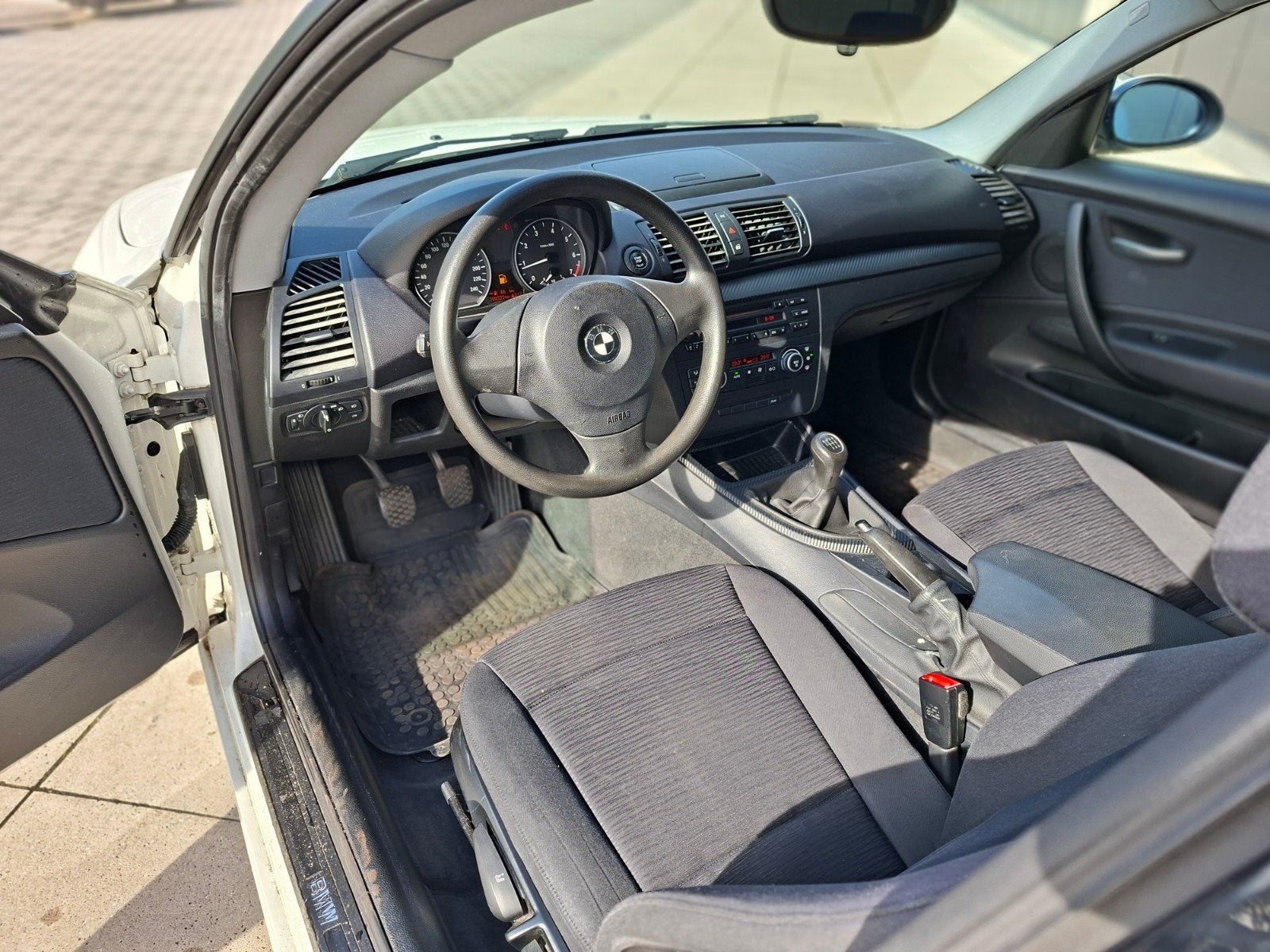 BMW 1-Serie 1.6 I 116 3DR 2008 Wit CV OP AFST/AUT AIRCO/LMV, Auto's, BMW, 1-Serie, 4 cilinders, 4 stoelen, Automatische klimaatregeling