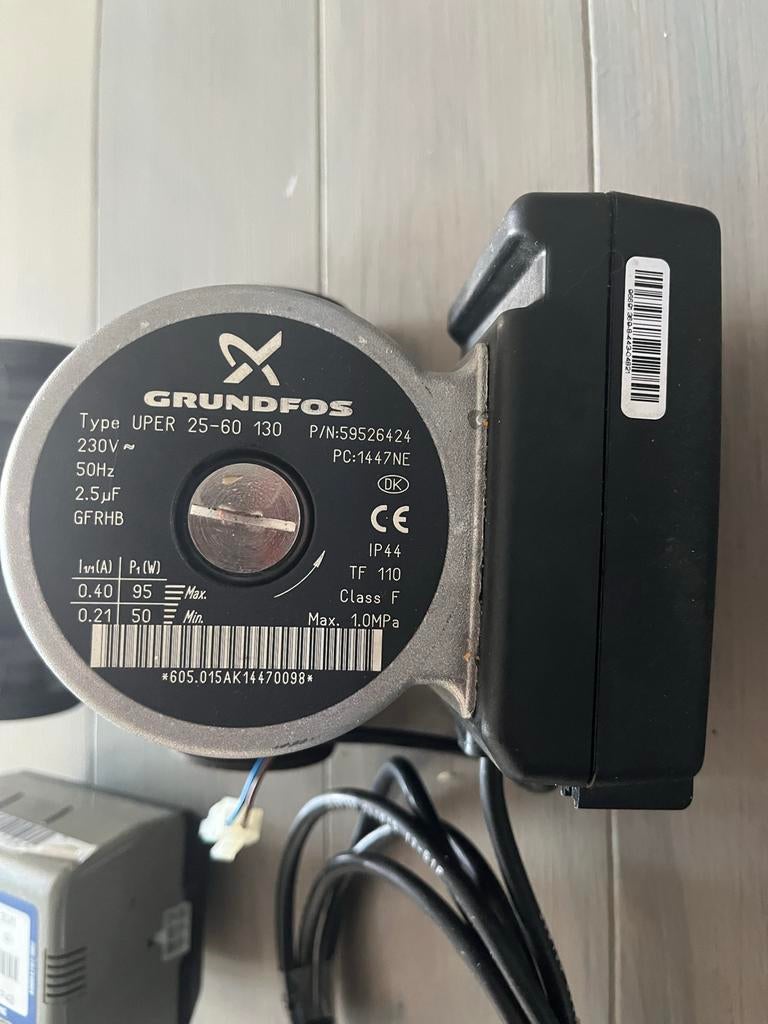 Grundfos UPER 25-60 130 circulatiepomp, Doe-het-zelf en Verbouw, Ophalen, Gebruikt, Minder dan 30 cm, Overige typen