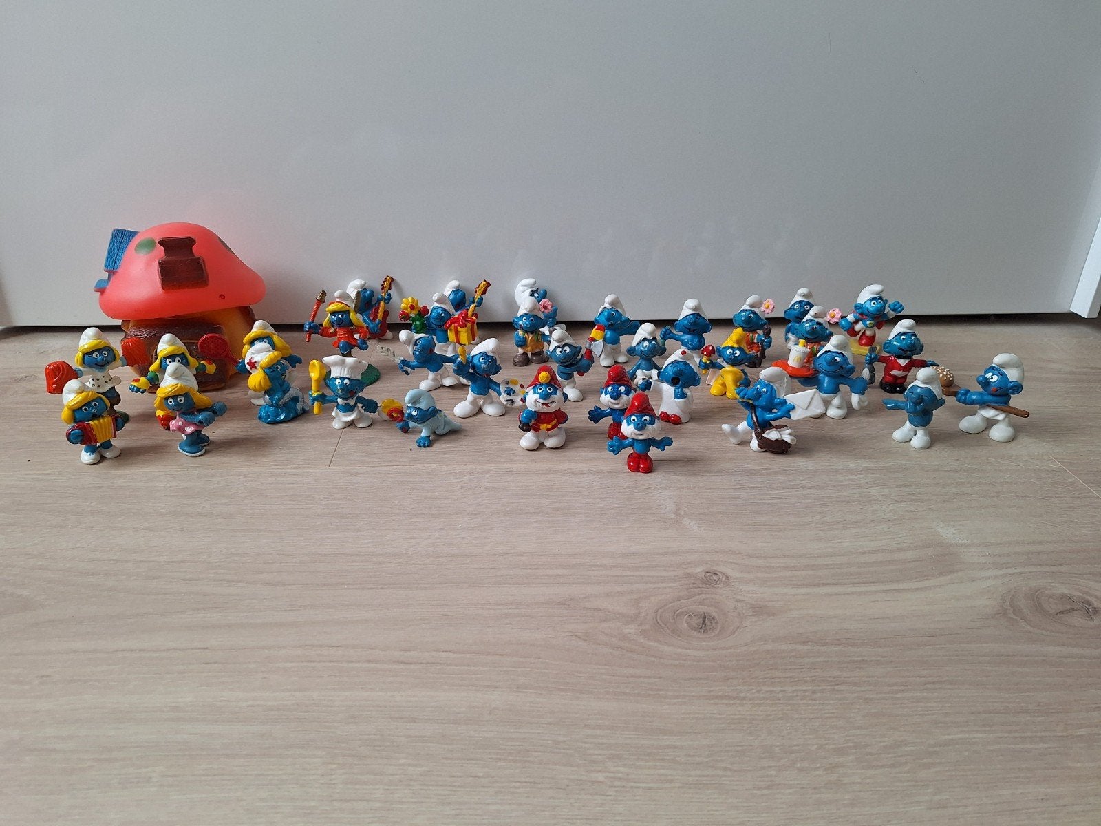 Grote collectie Smurfen beeldjes met huisje, Verzamelen, Smurfen, Gebruikt, Poppetje, Figuurtje of Knuffel, Verschillende Smurfen