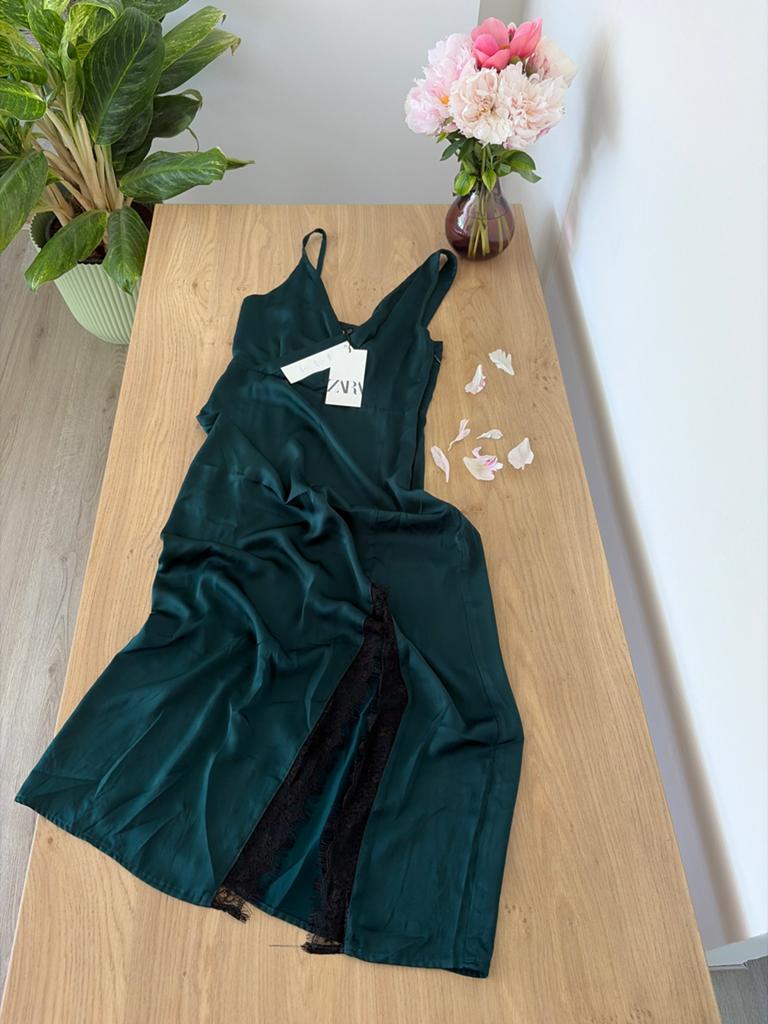 XS Zara elegante satijnen avondjurk met kanten split, Nieuw, Ophalen of Verzenden, Maat 34 (XS) of kleiner, Onder de knie