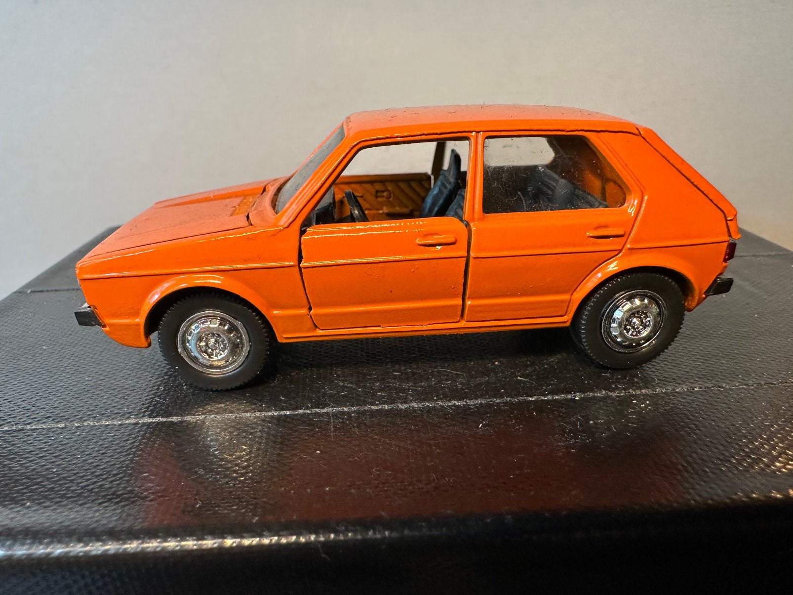 VW Golf 1 Schuco, Hobby en Vrije tijd, Modelauto's | 1:43, Verzenden, Zo goed als nieuw, Auto, Schuco