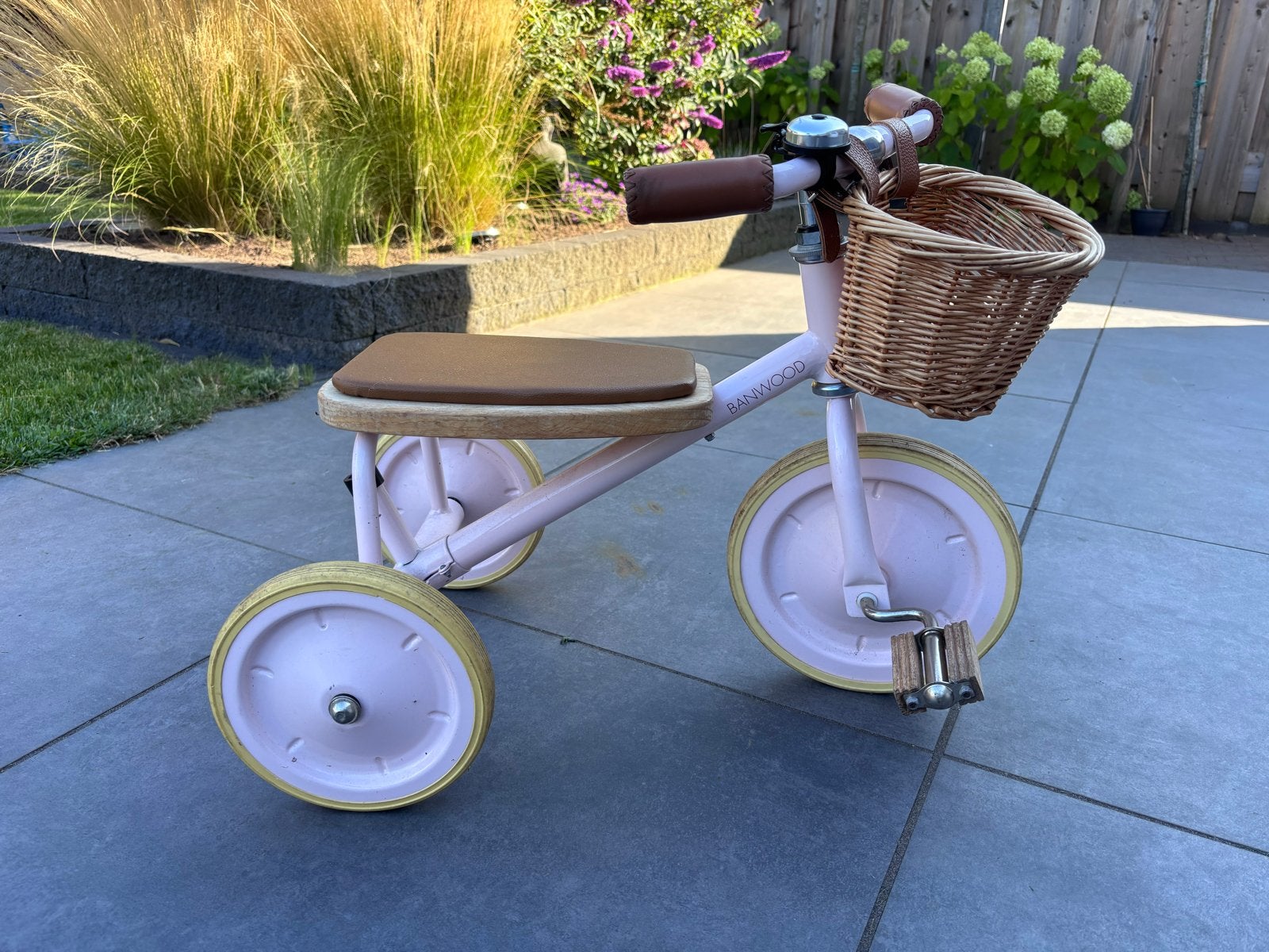 Banwood loopfiets/driewieler met mandje - Roze, Ophalen, Gebruikt