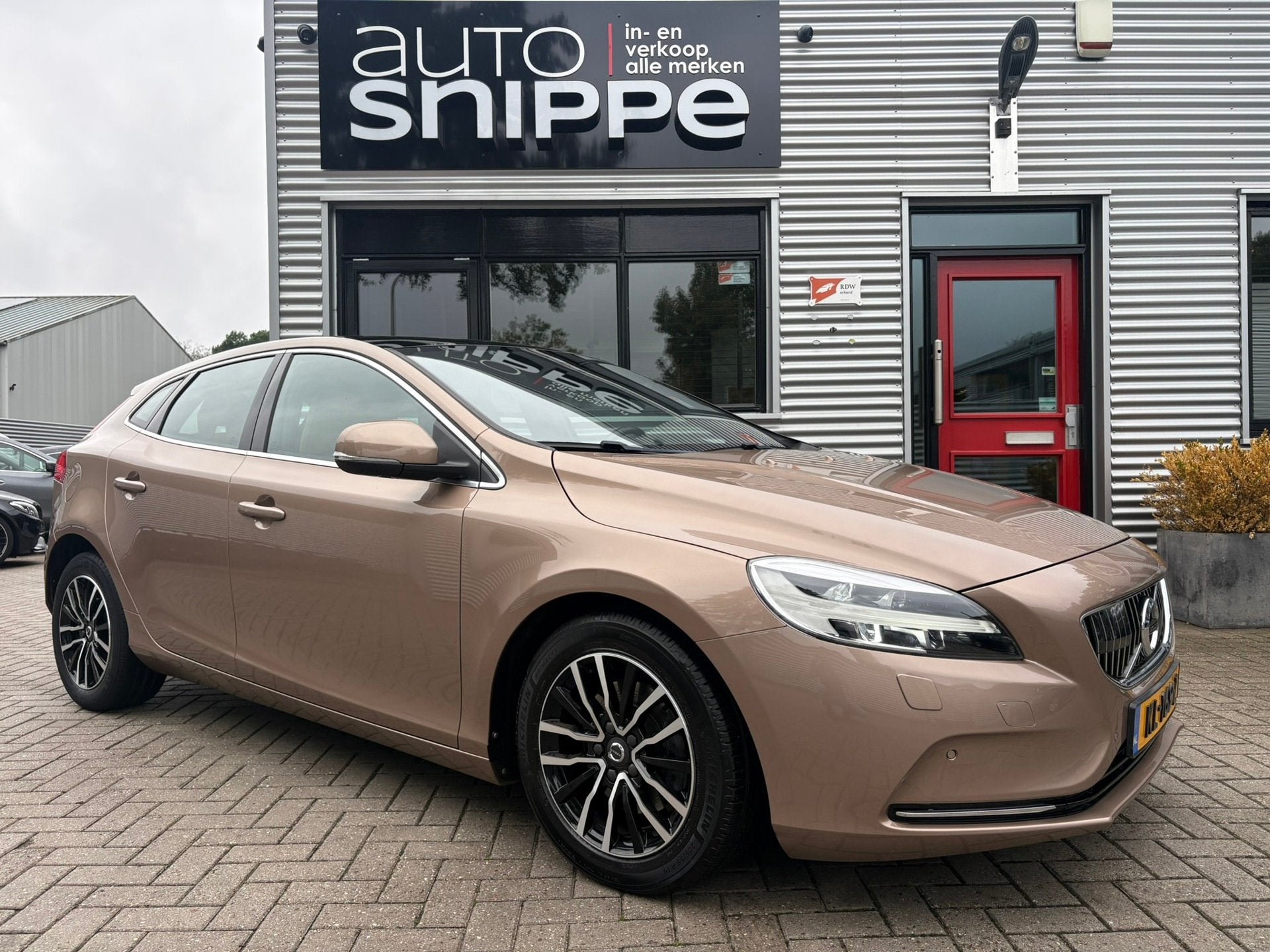 Volvo V40 2.0 T2 Nordic+ INSCRIPTION-PANODAK-DEALERONDERHOUD, Voorwielaandrijving, Dealer onderhouden, Gebruikt, Euro 6