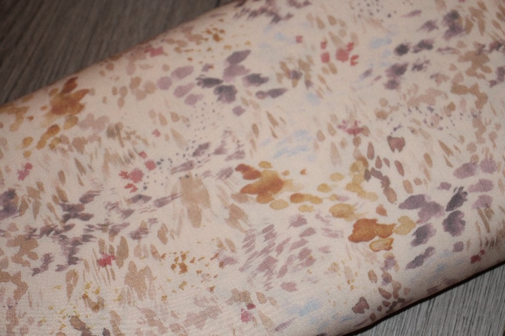Family Fabrics Viscose stof - Garden Rayon #3279, Hobby en Vrije tijd, Stoffen en Lappen, Overige materialen, 120 cm of meer, Beige