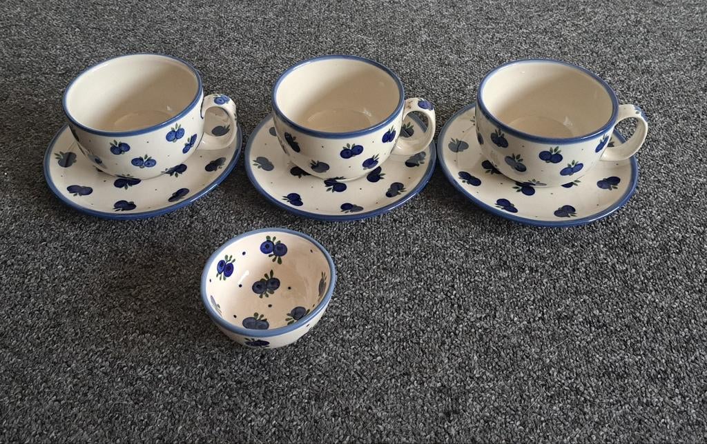 3 grote Bunzlau cappuccinokoppen met bijpassend kommetje, Verzenden, Keramiek, Zo goed als nieuw, Overige stijlen
