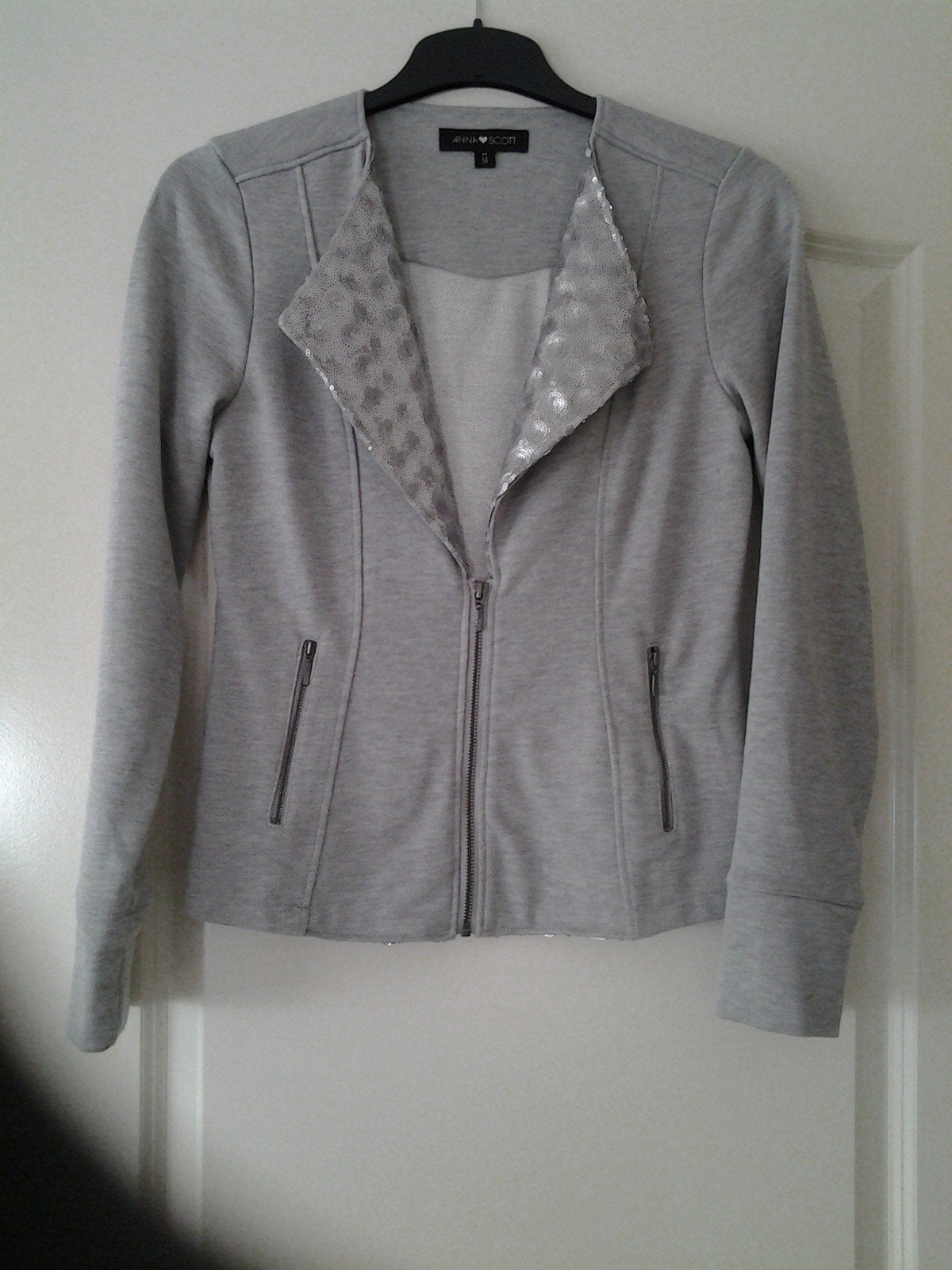 Jasje anna Scott, Kleding | Dames, Ophalen of Verzenden, Zo goed als nieuw, Maat 38/40 (M), Grijs