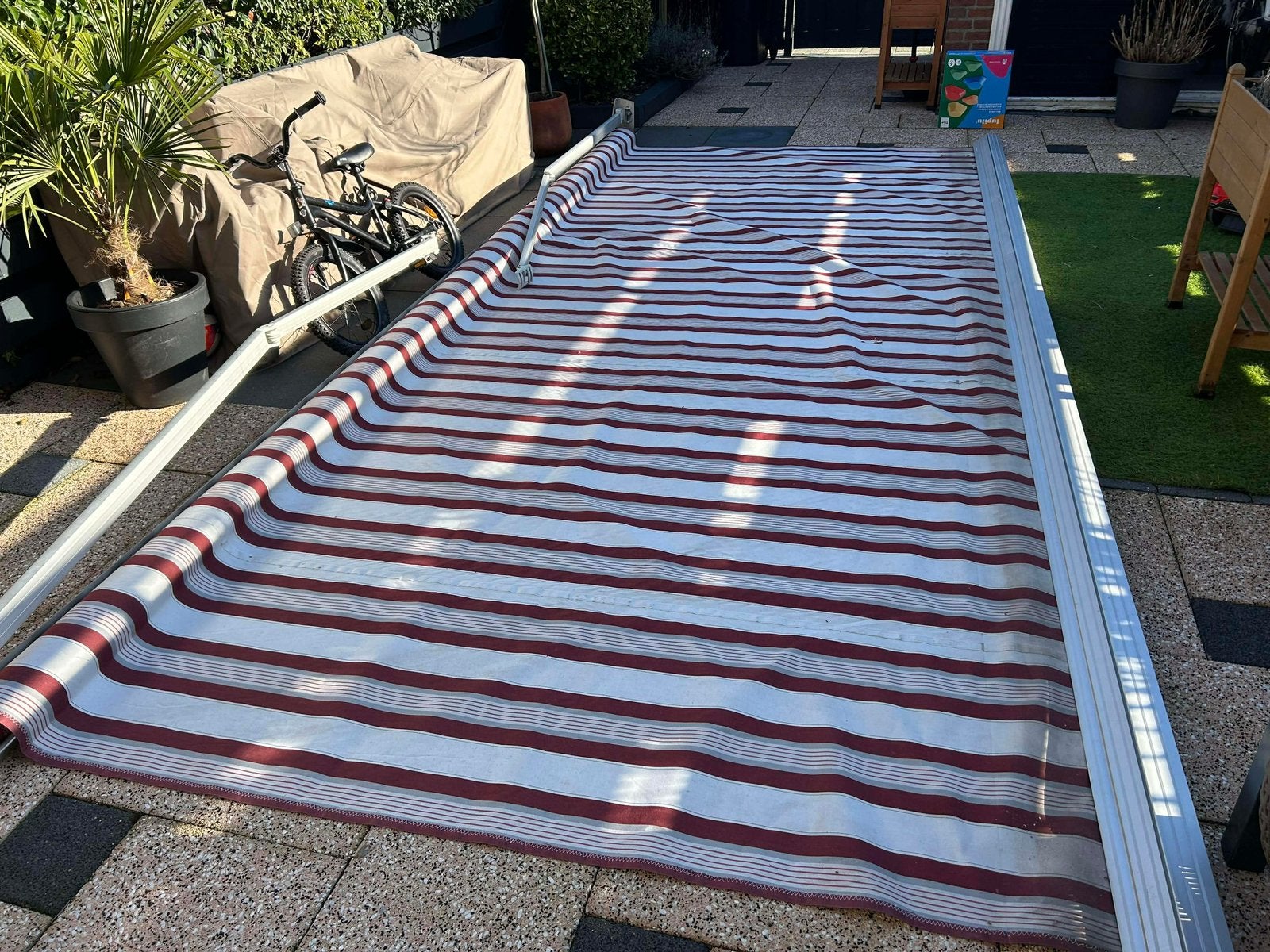 Zonnescherm 6 meter lang, Ophalen, Zo goed als nieuw, 15 m² of meer