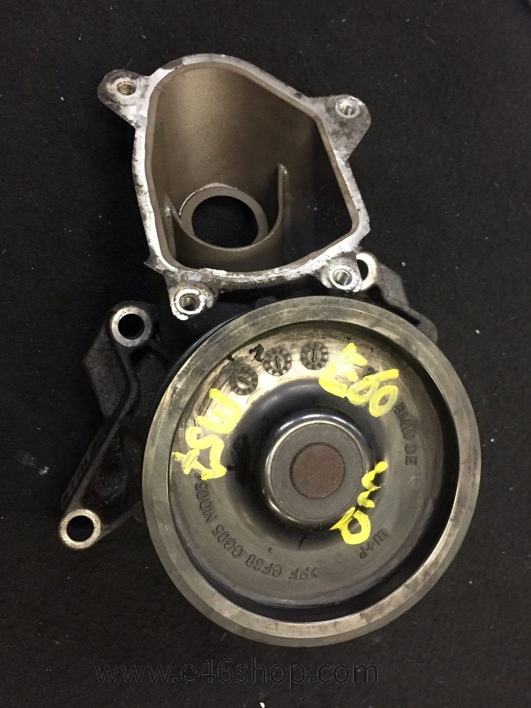 Waterpomp BMW E90 E91 330d E60 E61 530D m57 motoren, Gebruikt, -, -, Ophalen of Verzenden