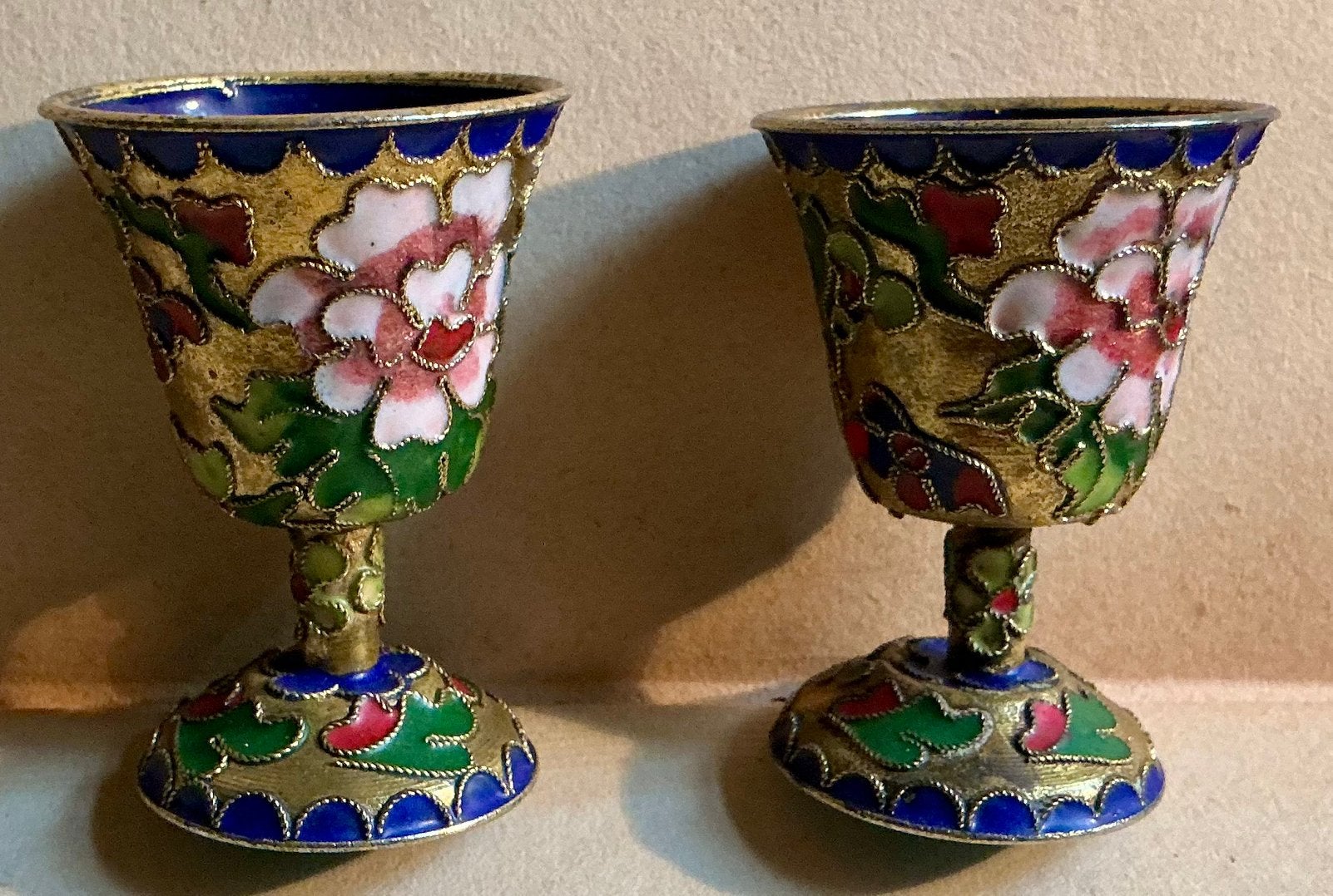 Set van 2 chinees Antieke Cloisonné cups met vergulding., Ophalen of Verzenden
