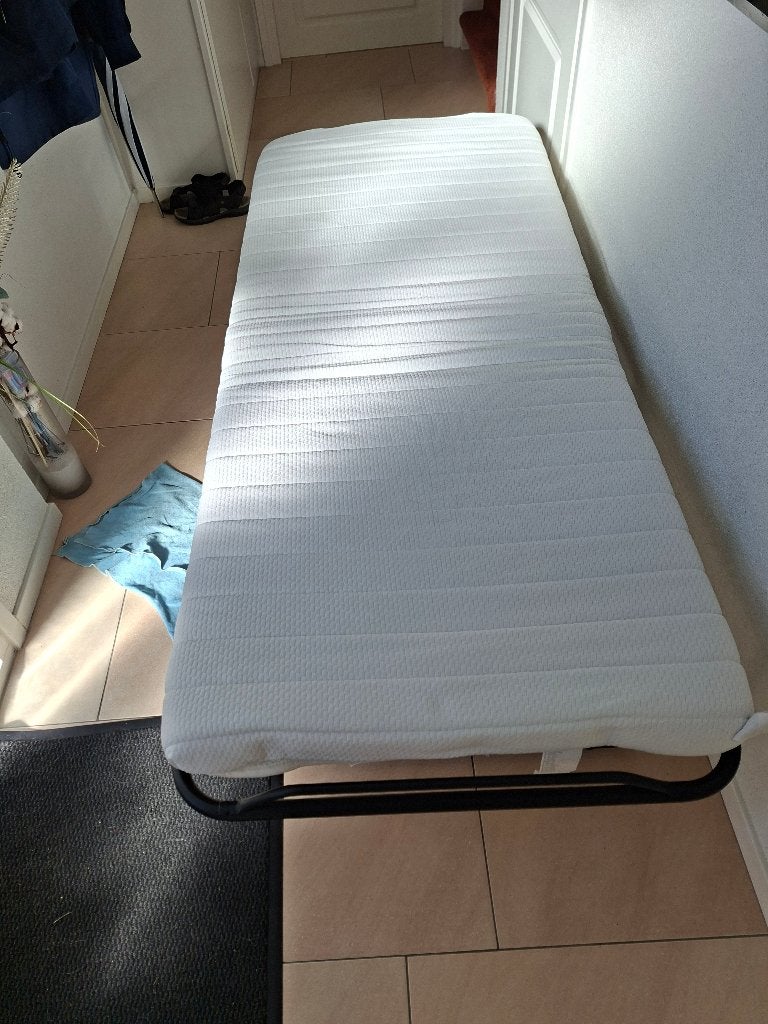 Logeerbed inklapbaar., Huis en Inrichting, Ophalen, Gebruikt, Eenpersoons, Bruin