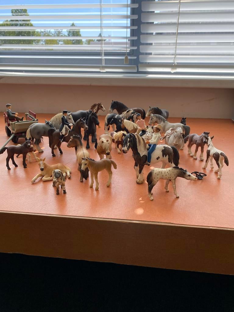 Grote set Schleich speelgoed: 26 dieren, 1 kar, 3 ruiters, Ophalen, Zo goed als nieuw, Jongen of Meisje