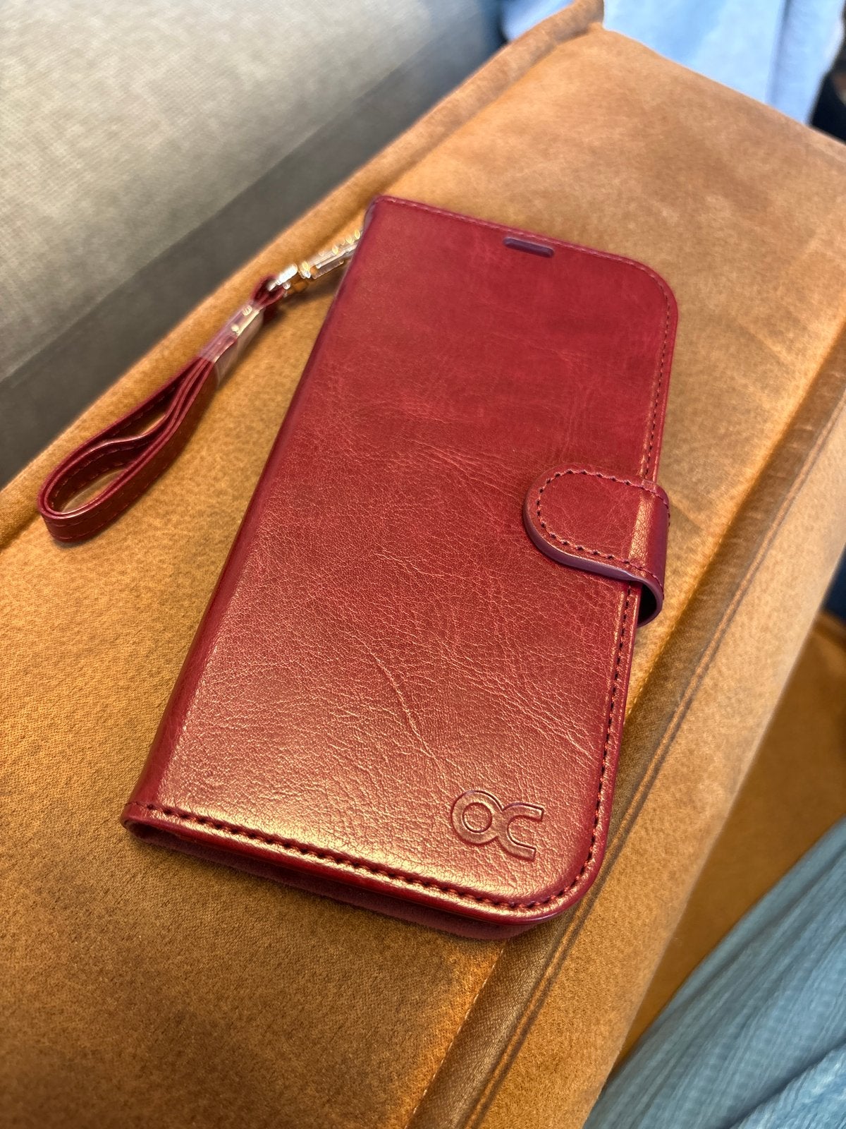 Rood iPhone Hoesje met Polsbandje - Zo goed als nieuw, Ophalen, IPhone 17, Met koord, Hoesje of Tasje