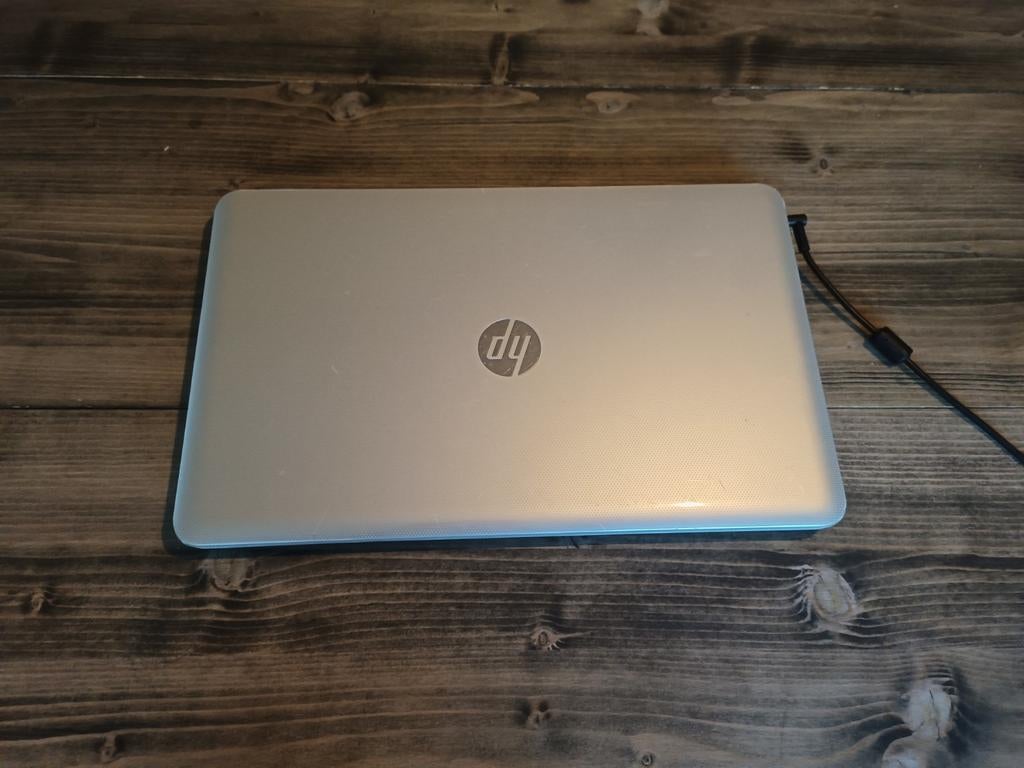 Defecte HP Pavilion 15 - i5, AMD Radeon Graphics, Ophalen, 8 GB, 512 GB, Gaming