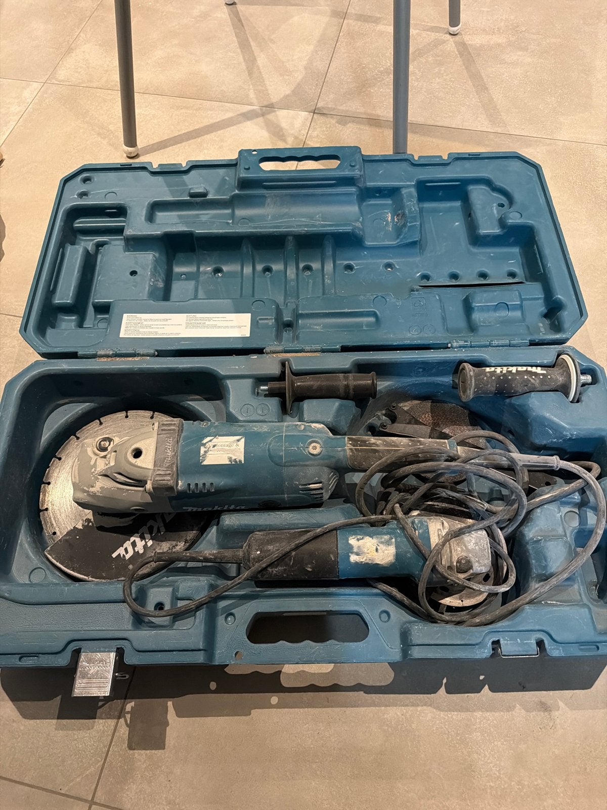 Makita Haakse Slijper met Koffer en Extra Slijpmachine, Ophalen, Gebruikt, 700 tot 1000 watt, Haakse handslijpmachine