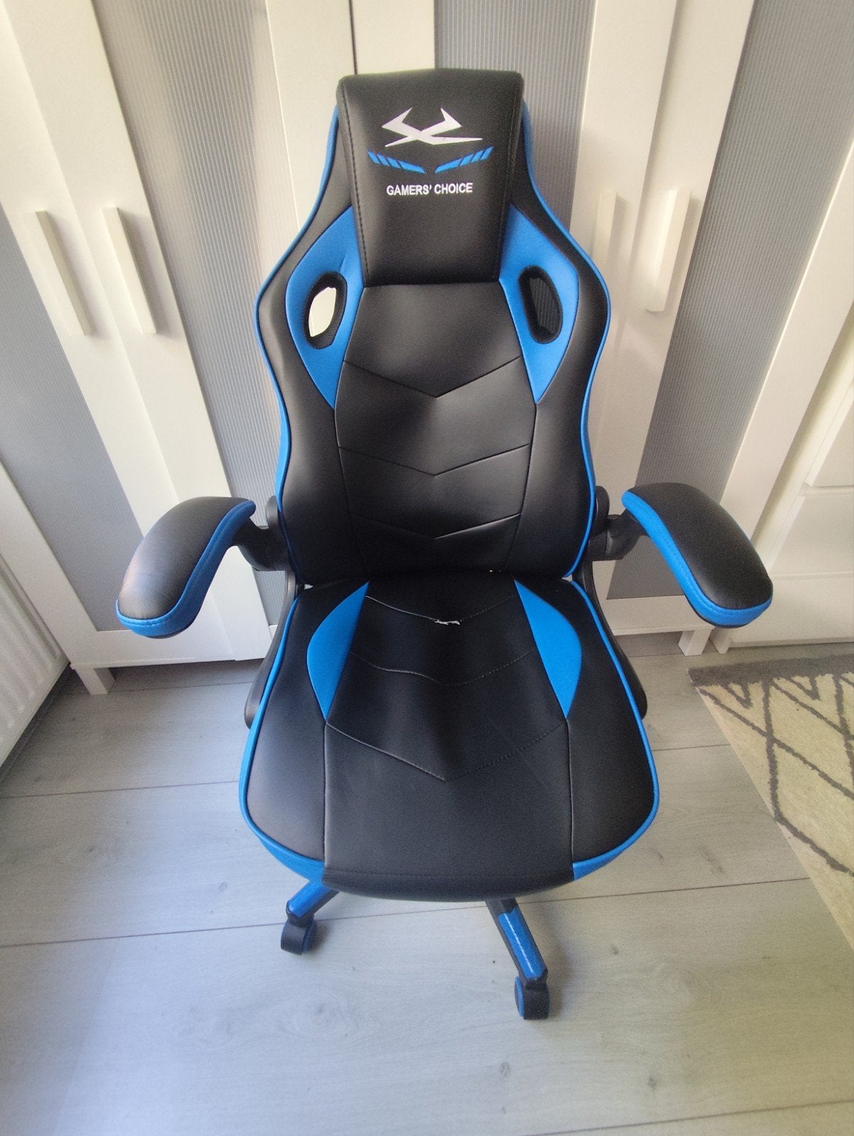 JYSK Gaming Stoel - Zwart/Blauw - Kleine Kras, Ophalen, Gebruikt, Zwart